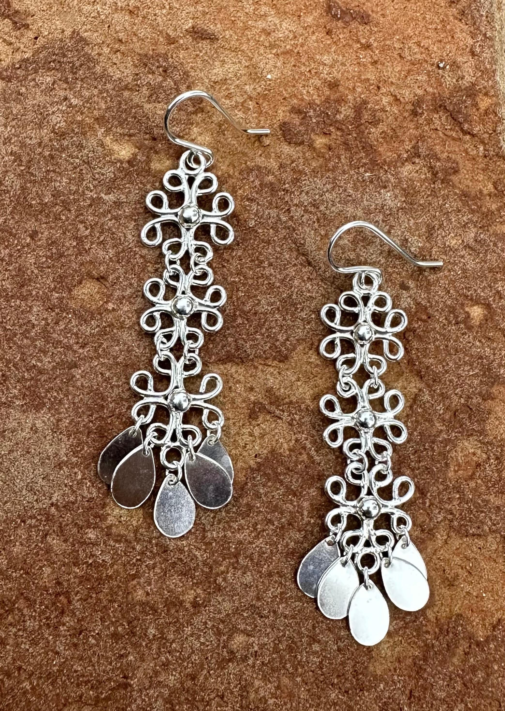 3 motif earrings In New Condition For Sale In Plano, TX