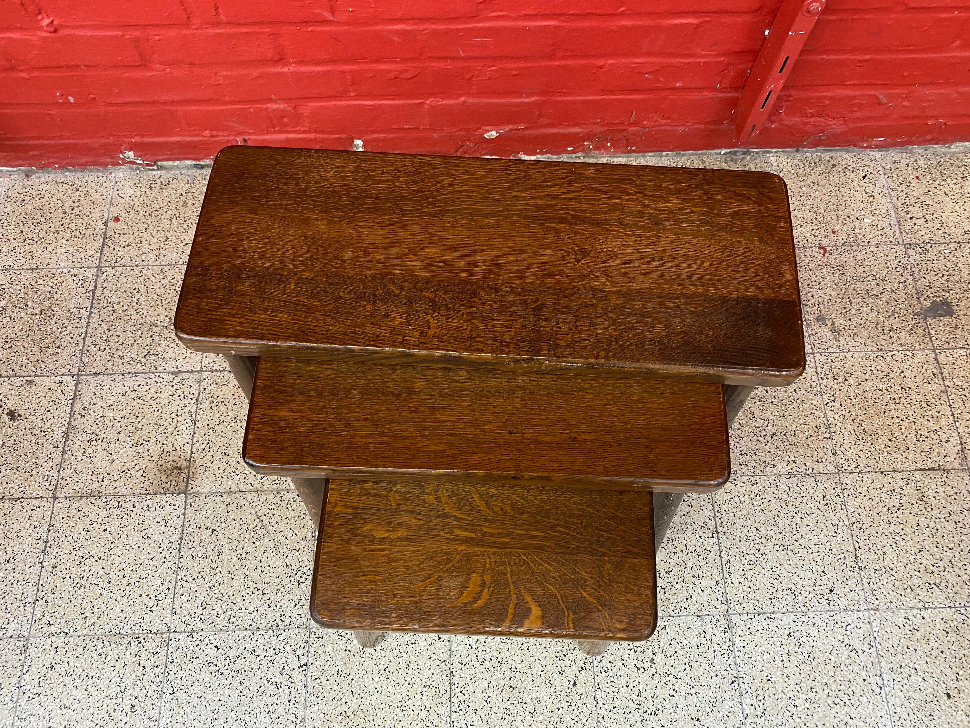 3 Neo Rustic Nesting Tables in Oak, circa 1950 For Sale 7