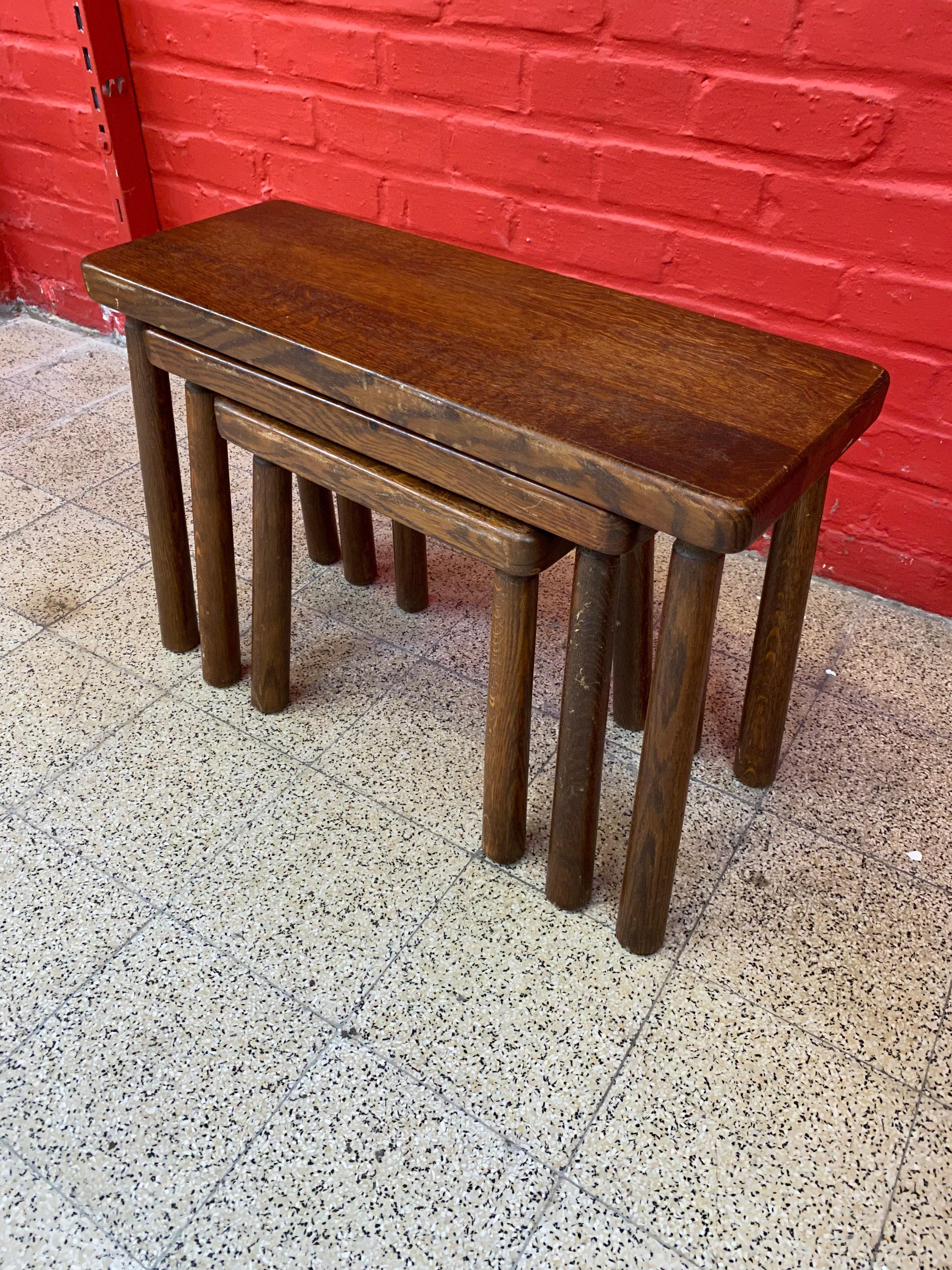 3 Neo Rustic Nesting Tables in Oak, circa 1950 In Good Condition For Sale In Saint-Ouen, FR