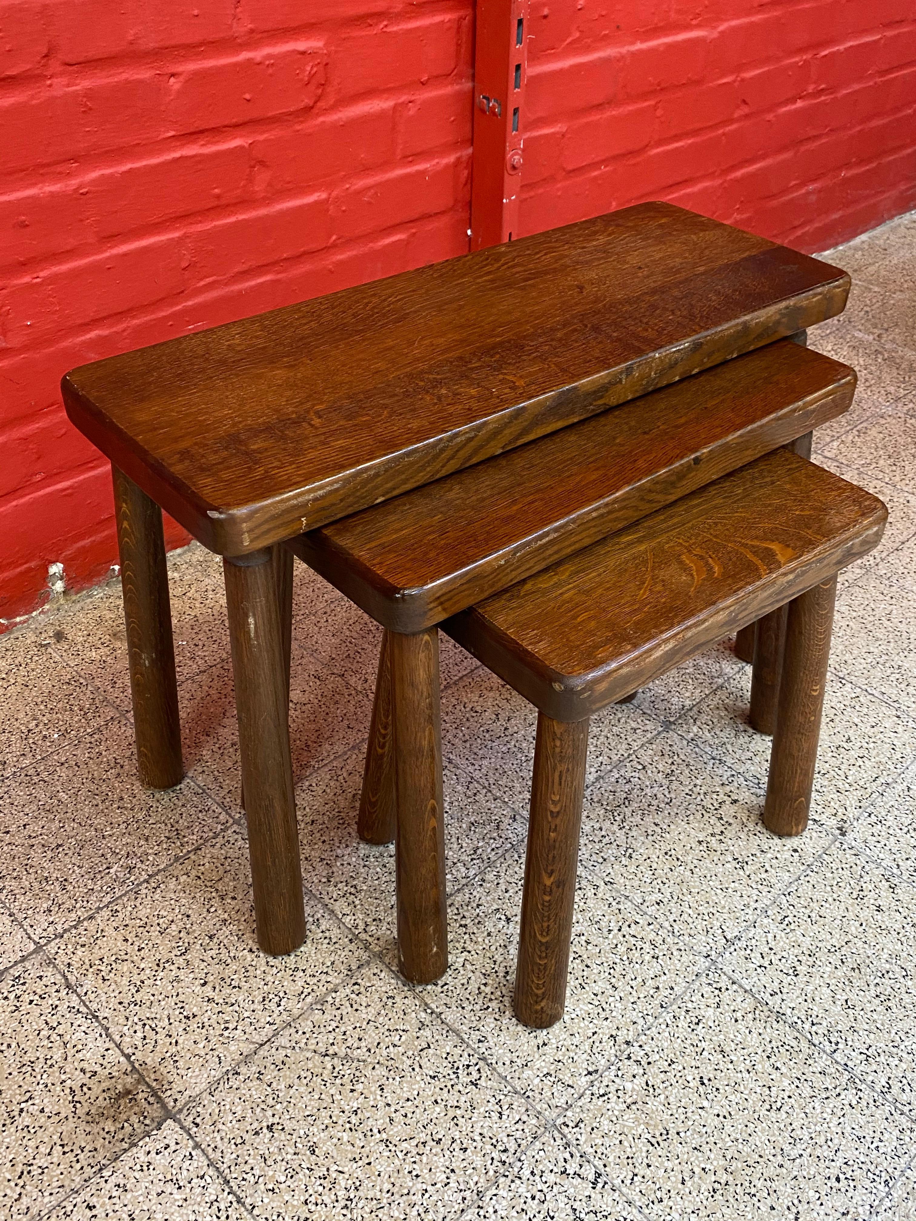 3 Neo Rustic Nesting Tables in Oak, circa 1950 For Sale 3