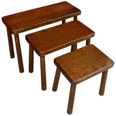 3 tables gigognes néo-rustiques en Oak, vers 1950