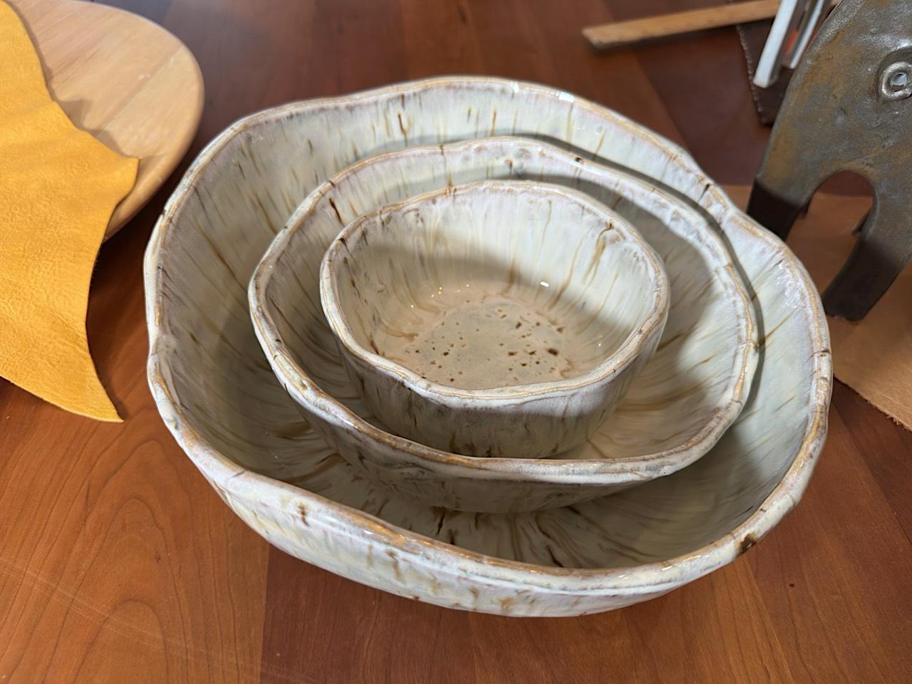 3 bols gigognes (Aspen Bark Collectional ceramics), grès émaux brillants crème en vente 5