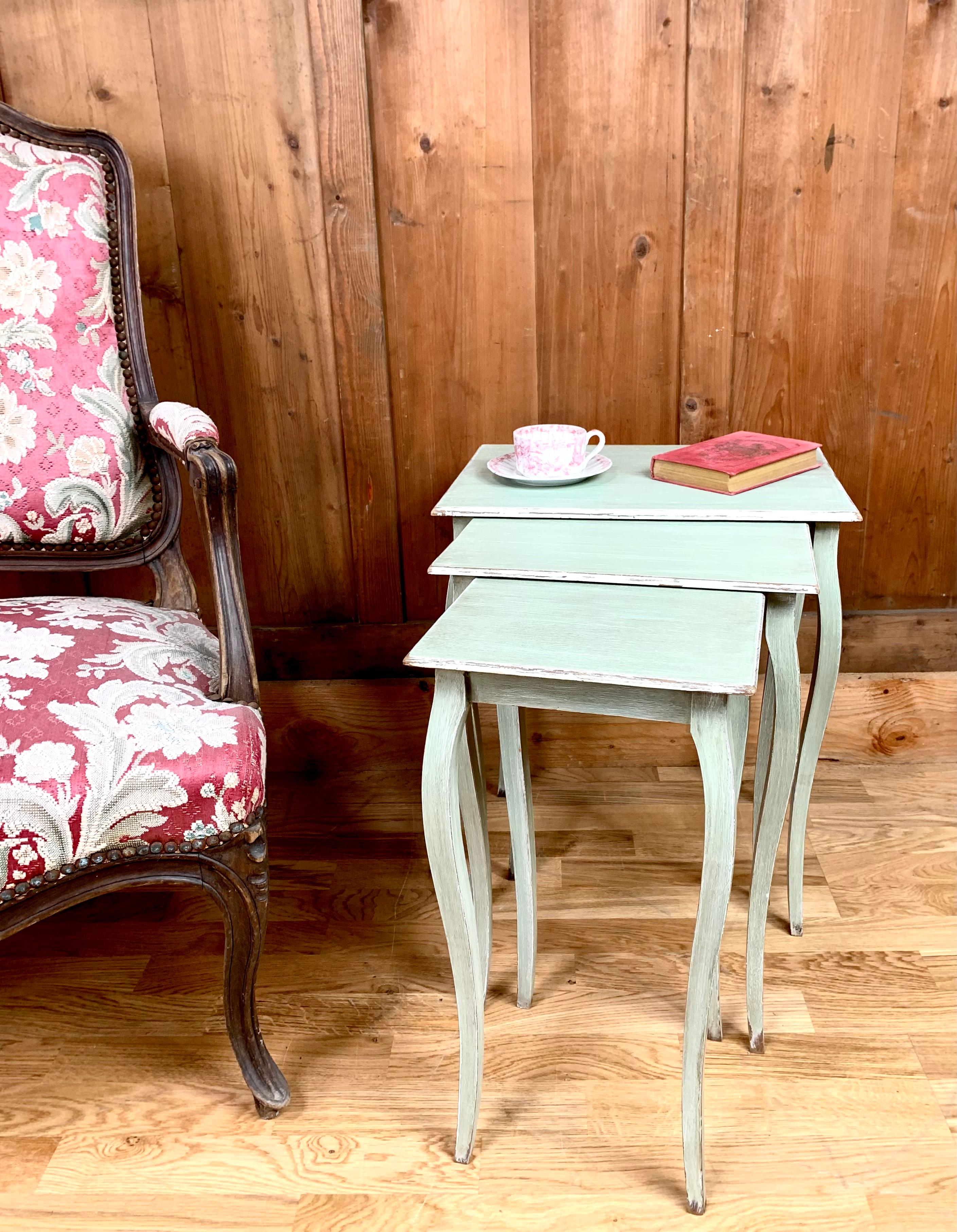 Set of 3 vintage nesting tables. The legs are thin and curved, inspired by Louis 15 style, giving them elegance and lightness. The set is patinated in blue-gray tones. 

France
XXth century 

Large one : 
D : 32.5 cm 
W : 47.5 cm 
H :