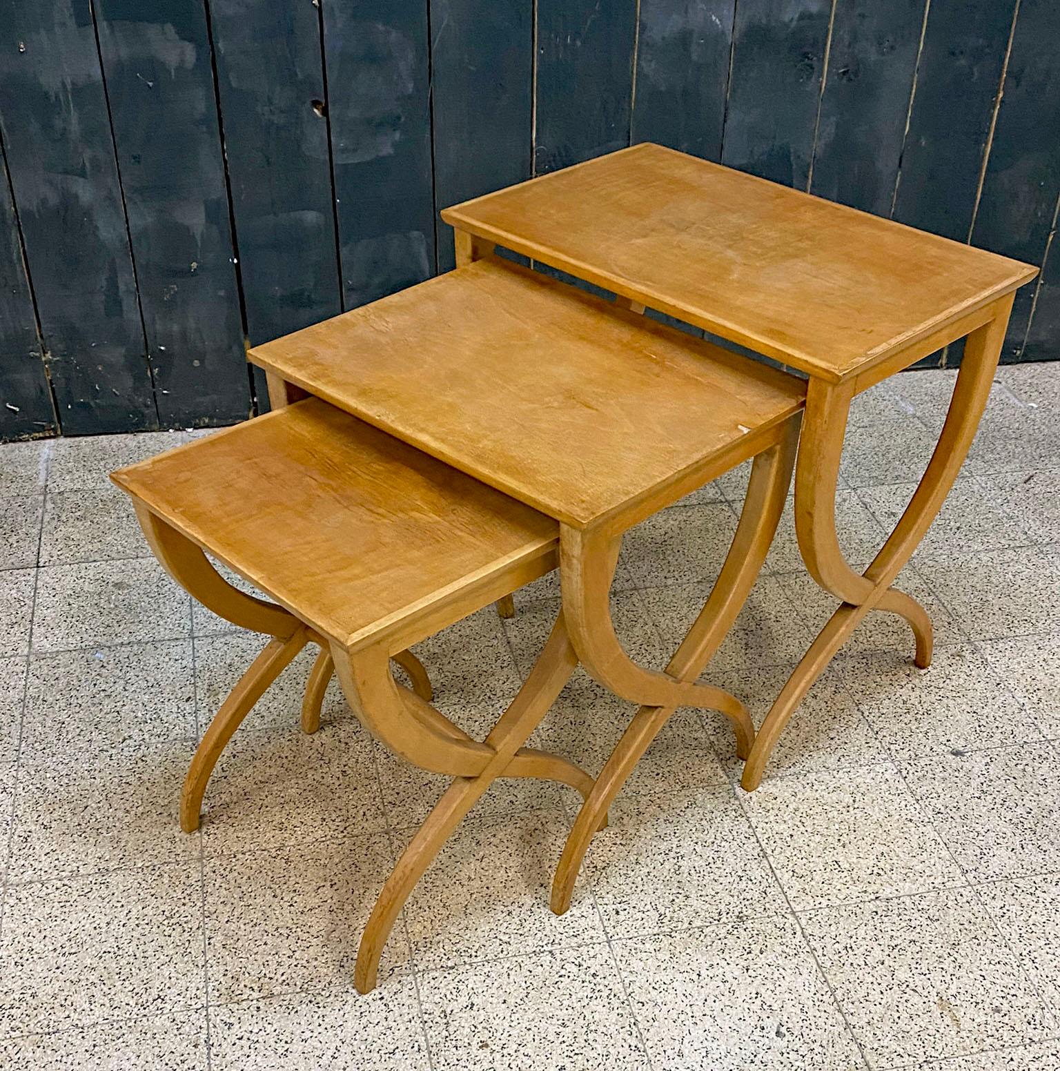 French 3 nesting tables in stained beech circa 1940/1950 For Sale