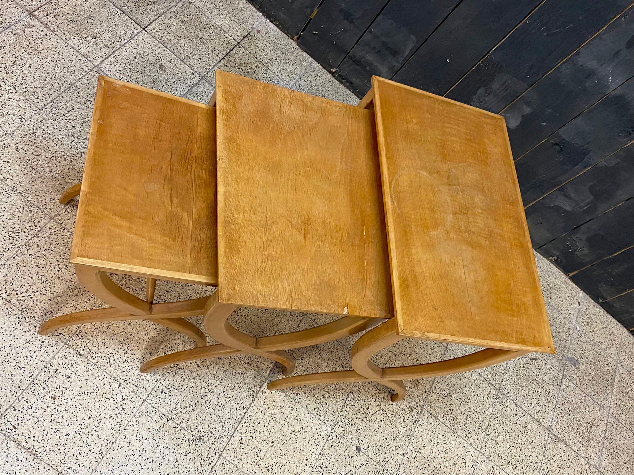 3 nesting tables in stained beech circa 1940/1950 In Good Condition For Sale In Mouscron, WHT