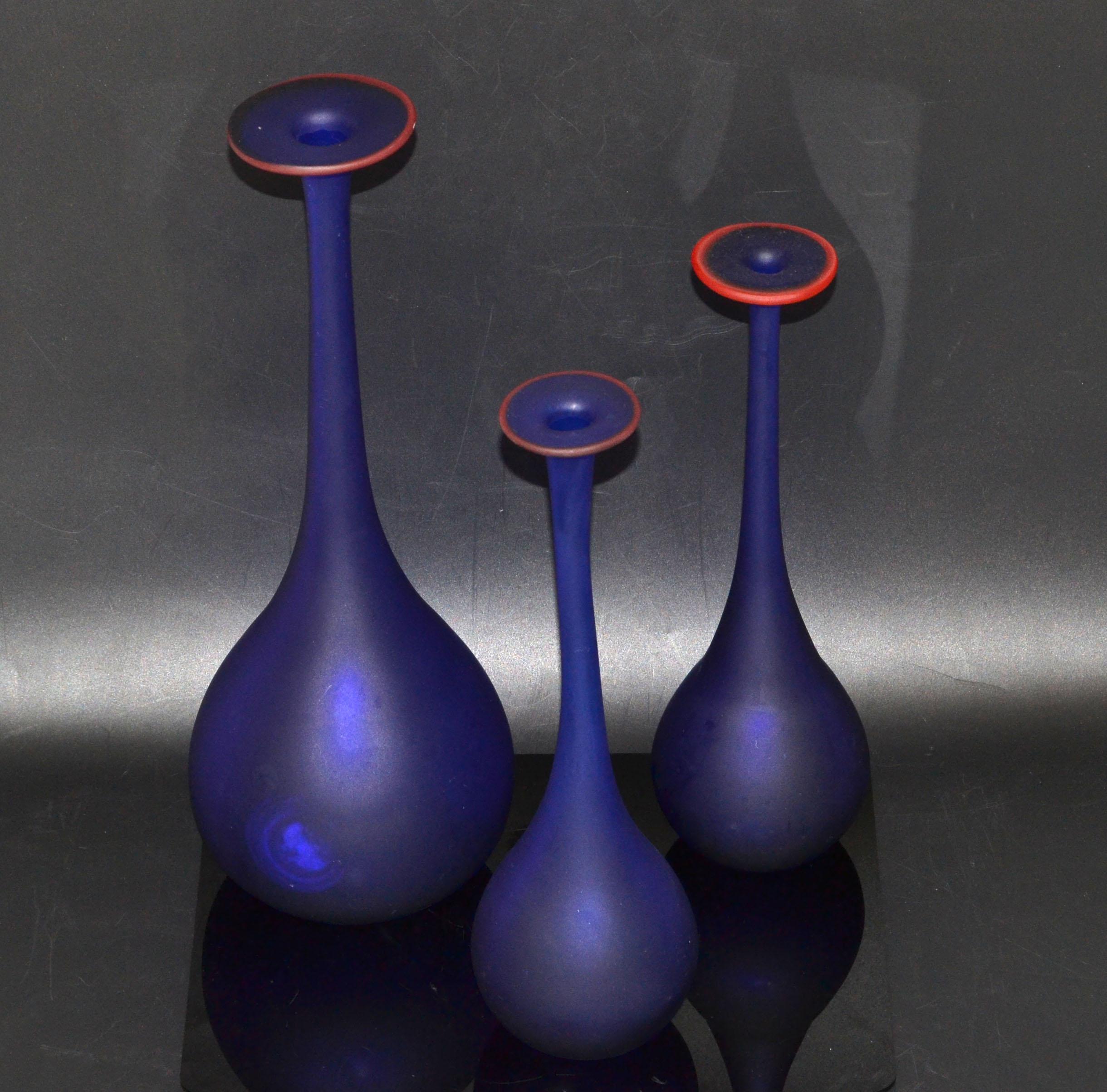 3 Nesting Vases Moretti Style Translucent Blue & Red Satin Glass Bud Vases Italy In Good Condition For Sale In Miami, FL