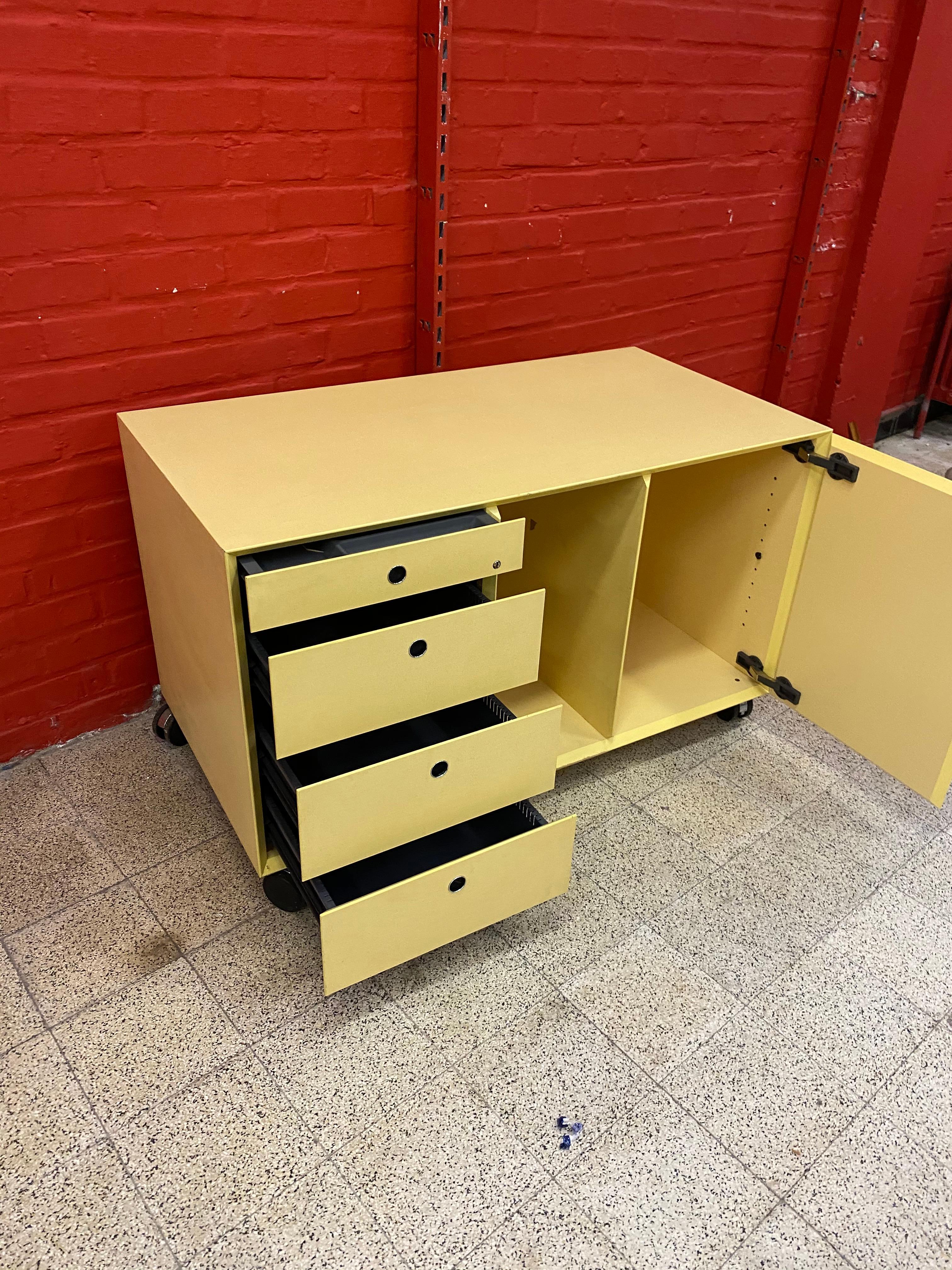 3 Office Furniture on Wheels, in Lacquered Metal, circa 1970/1980 For Sale 3