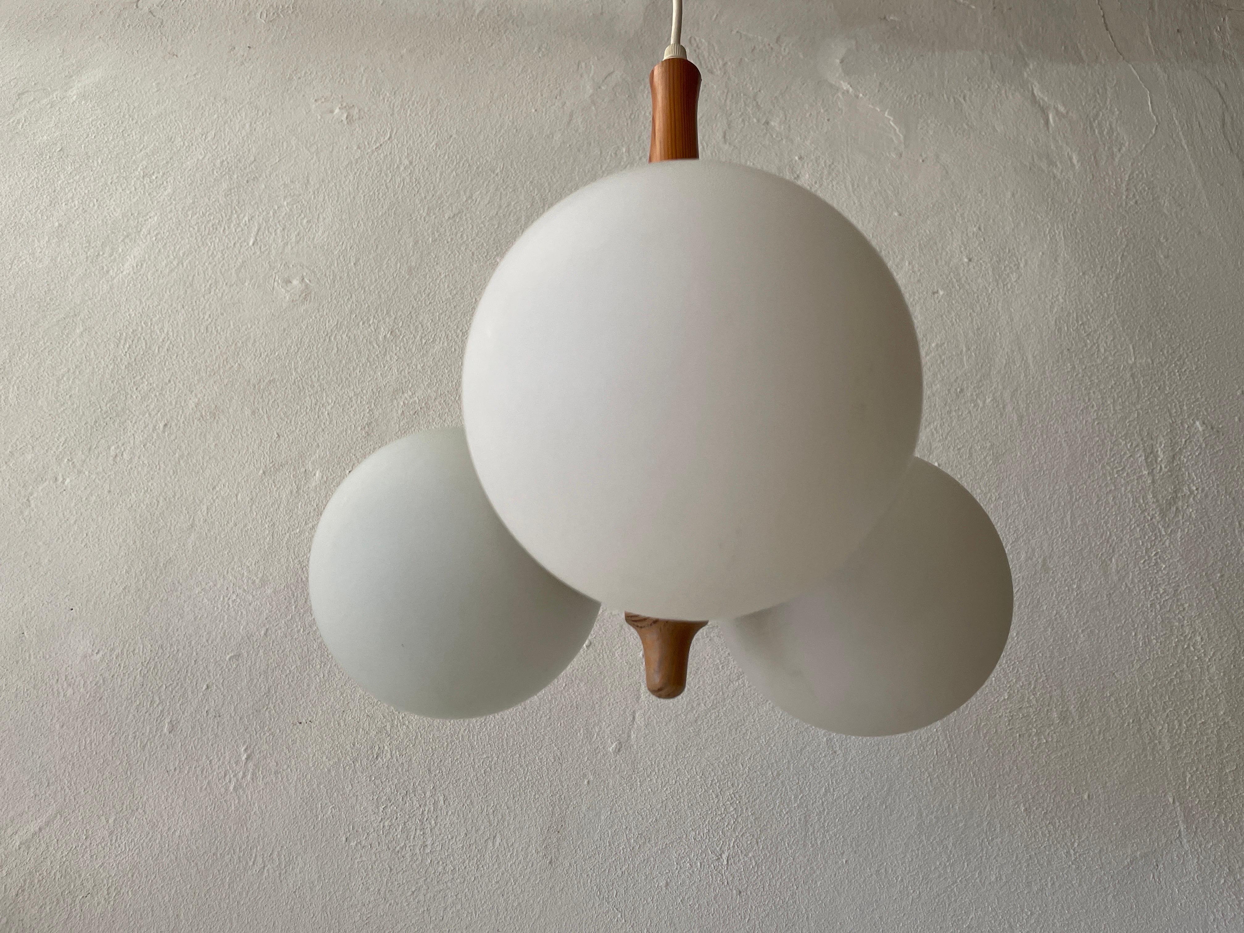 3 Opal Ball Glass and Wood Body Atomic Ceiling Lamp, 1970s, Germany In Good Condition For Sale In Hagenbach, DE