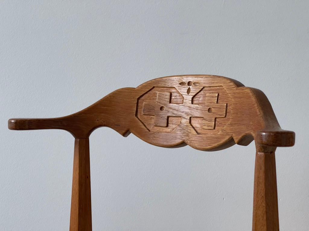 3 Original Henning Kjærnulf Esszimmerstühle in Eiche massiv und Wollstoff 1970er (Dänisch) im Angebot