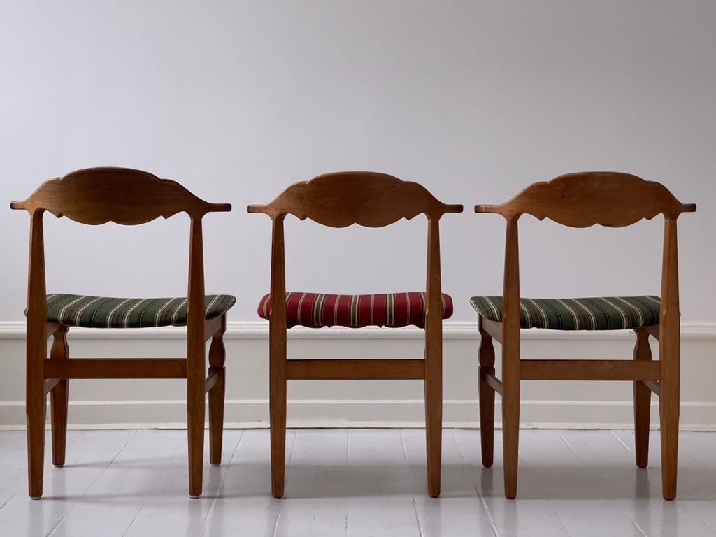 3 Original Henning Kjærnulf Dining Chairs in Solid Oak and Wool Fabric 1970s In Good Condition For Sale In København K, 84