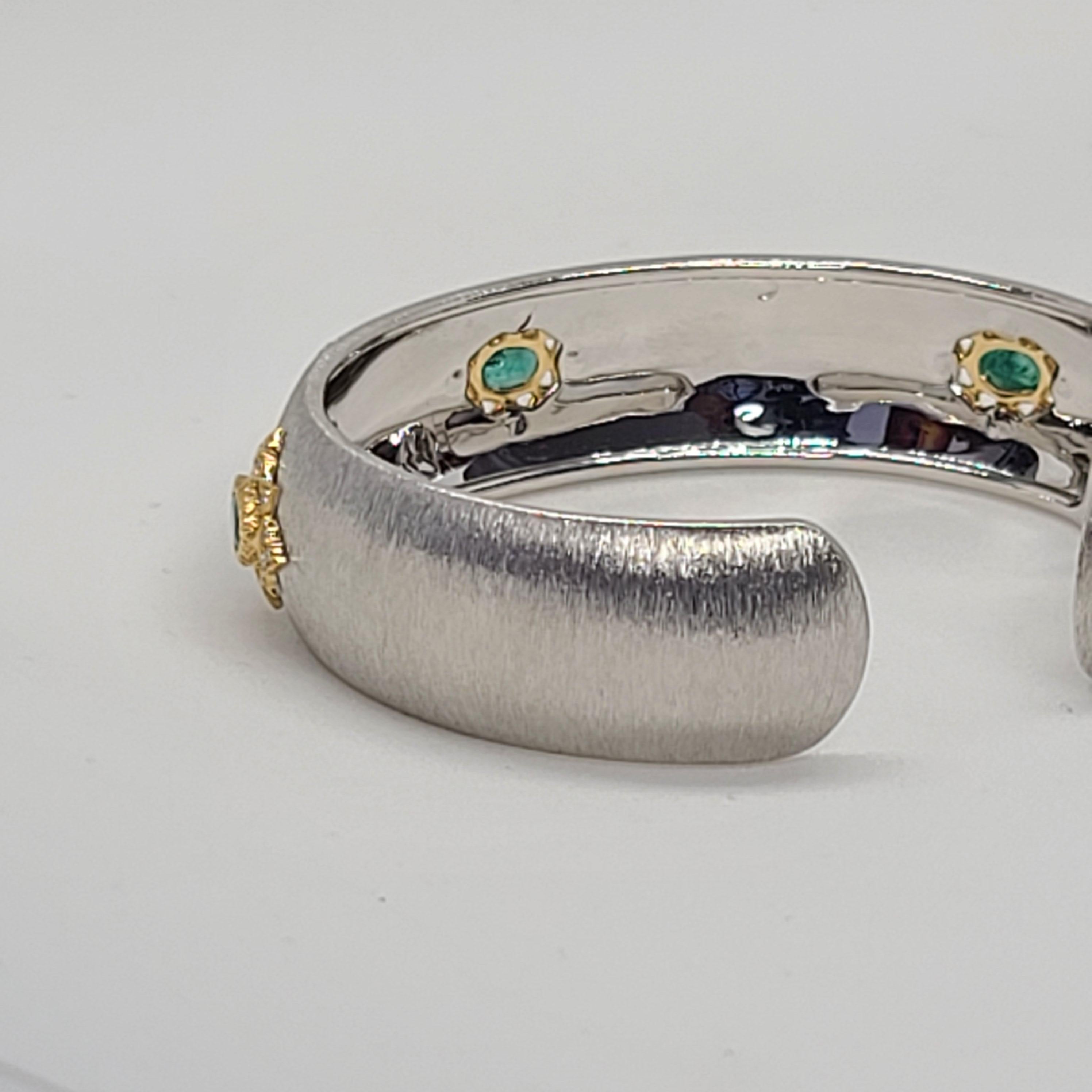 Medieval 3 Oval Emeralds Diamonds 18 Karat White Yellow Gold Bangle in Florentine Finish