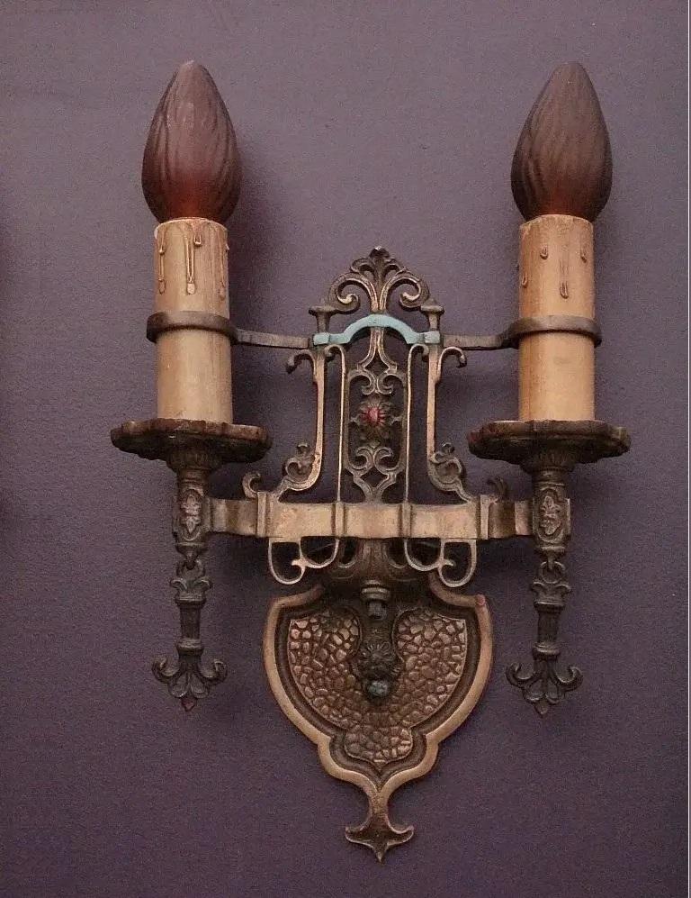 Arts and Crafts 3 coppie di lampade a incasso in bronzo in stile revival anni '20, prezzo per coppia in vendita
