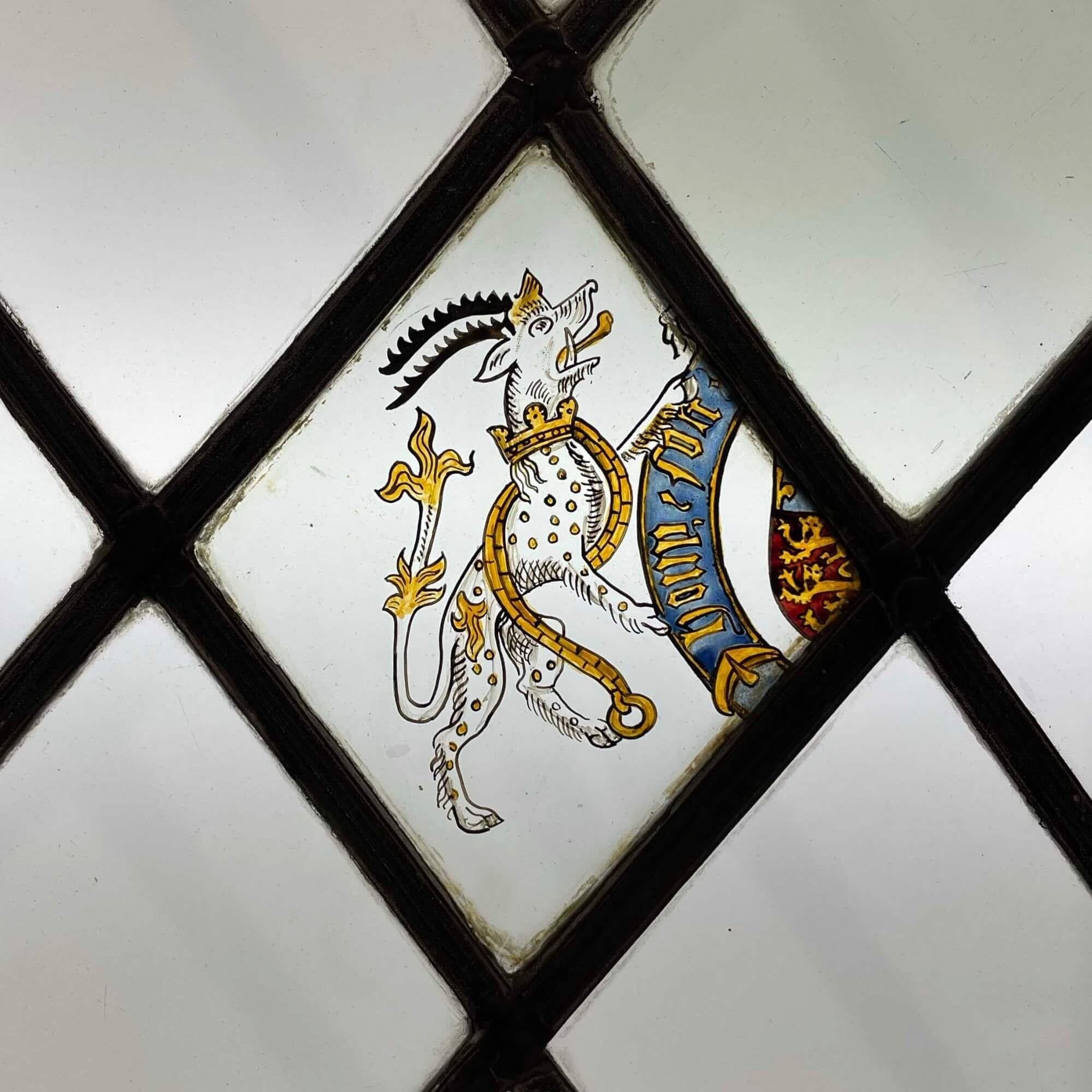 3 Pane Antique Heraldic Stained Glass Window In Fair Condition In Wormelow, Herefordshire
