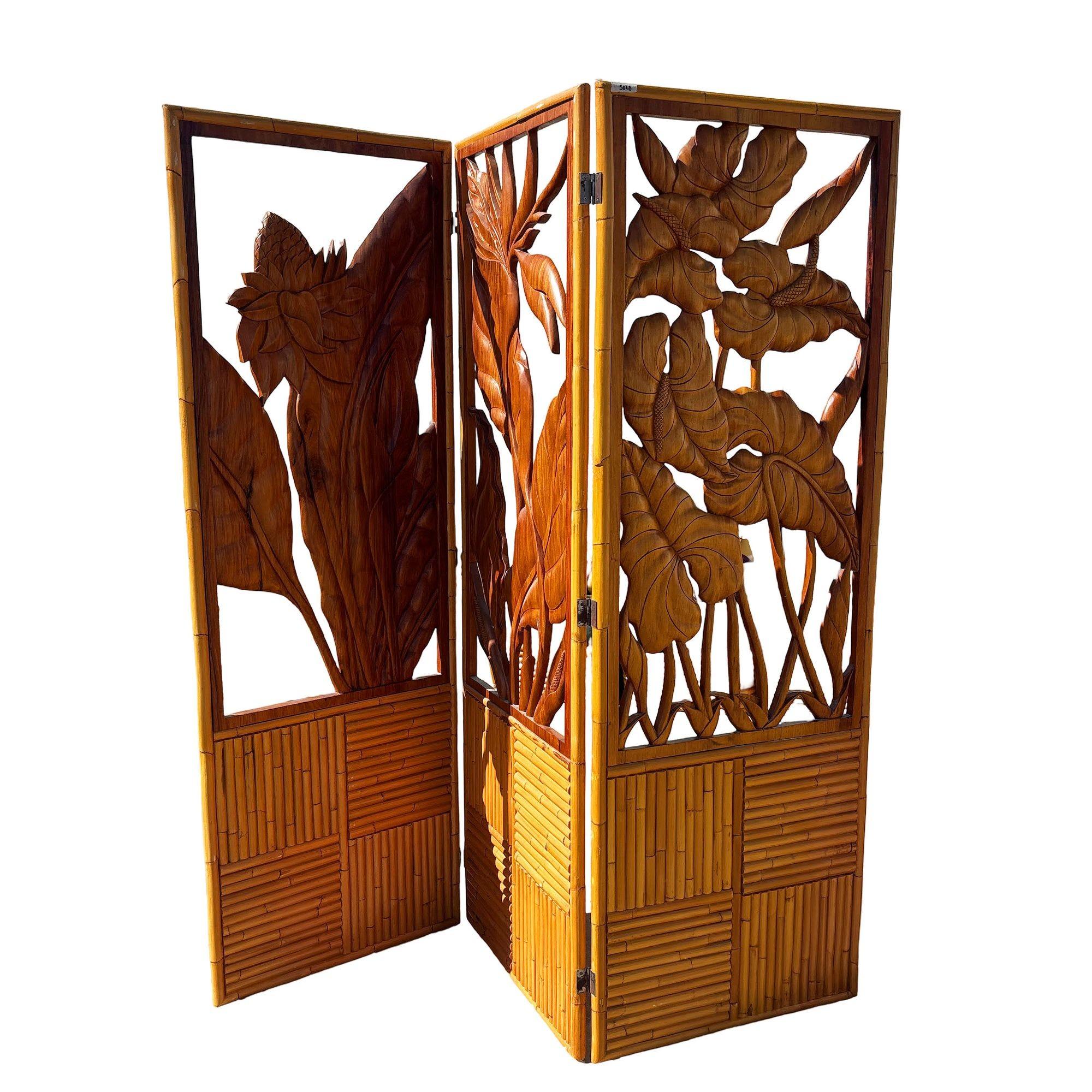 3 Panel Mid-Century geschnitzt Koa Holz & Stacked Rattan Folding Screen (Moderne der Mitte des Jahrhunderts) im Angebot