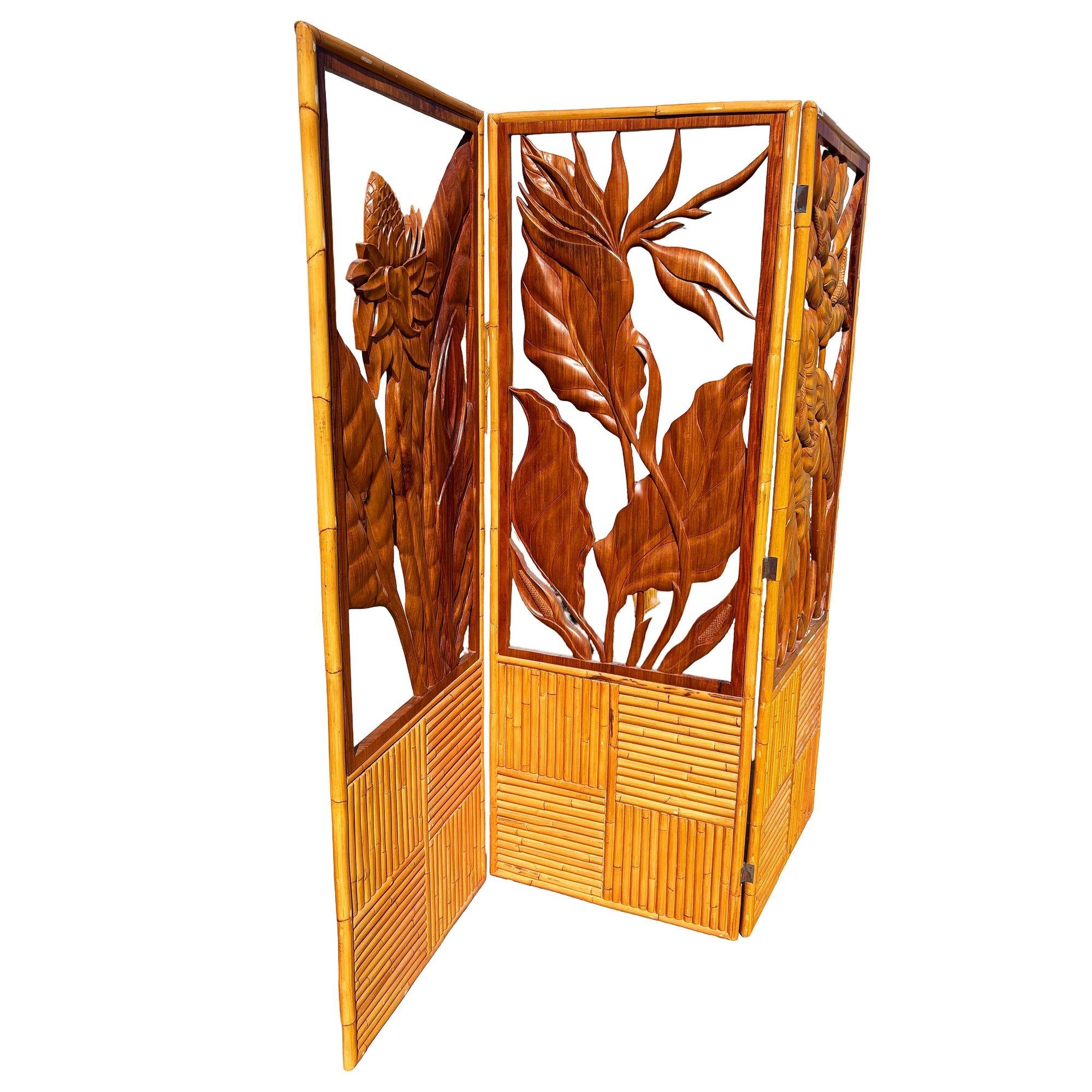 3 Panel Mid-Century geschnitzt Koa Holz & Stacked Rattan Folding Screen (Mitte des 20. Jahrhunderts) im Angebot