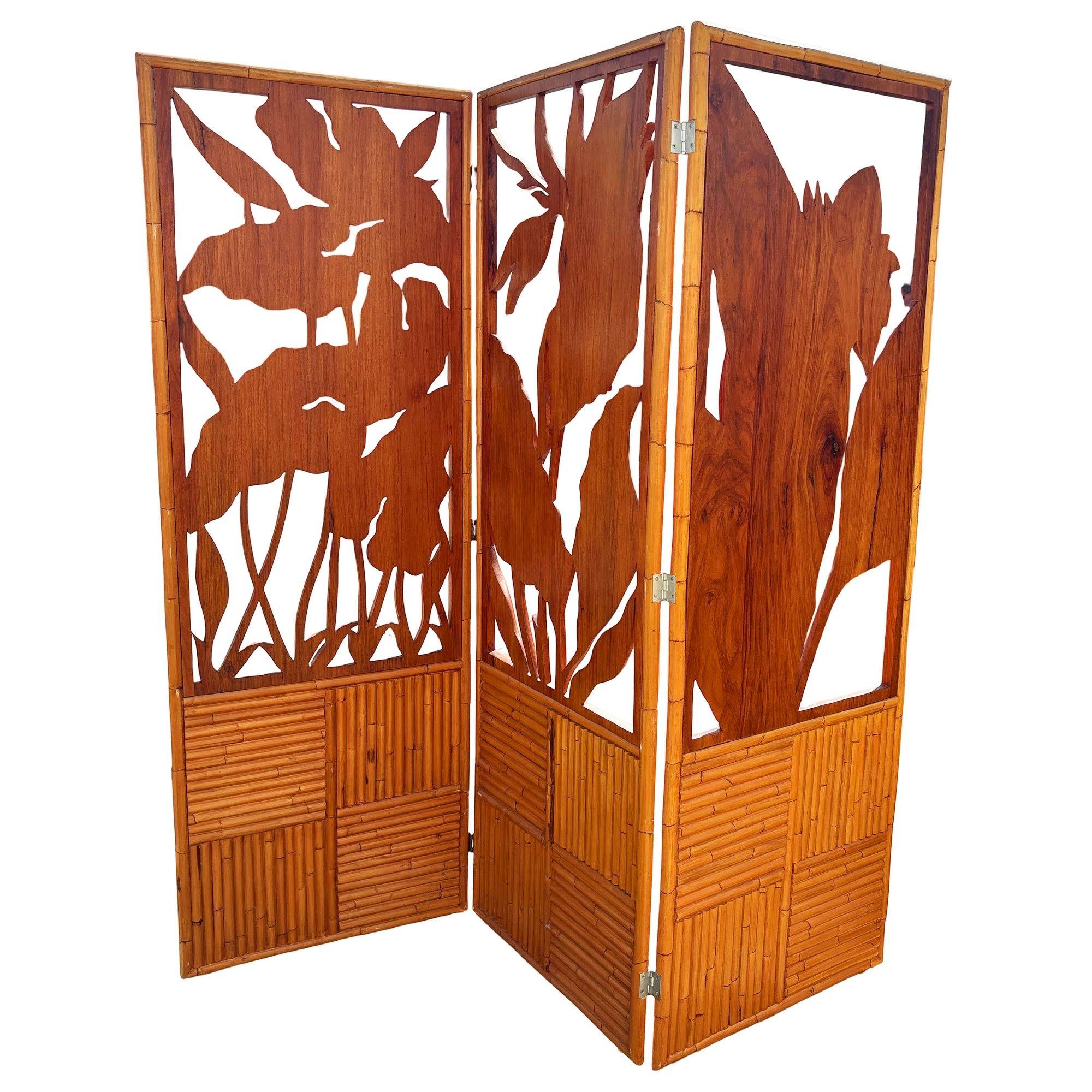 3 Panel Mid-Century geschnitzt Koa Holz & Stacked Rattan Folding Screen im Angebot 1