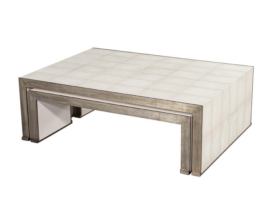 Table Cocktail Tables 3 PC en galuchat faussement peint avec 2 tables coulissantes en vente 1