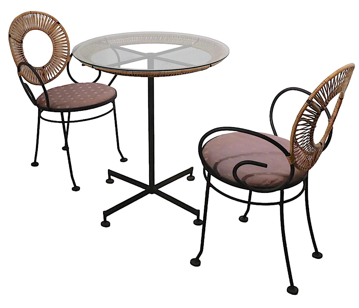 Ensemble de tables à café et deux chaises du milieu du siècle dernier, attribués à Umanoff en vente 10