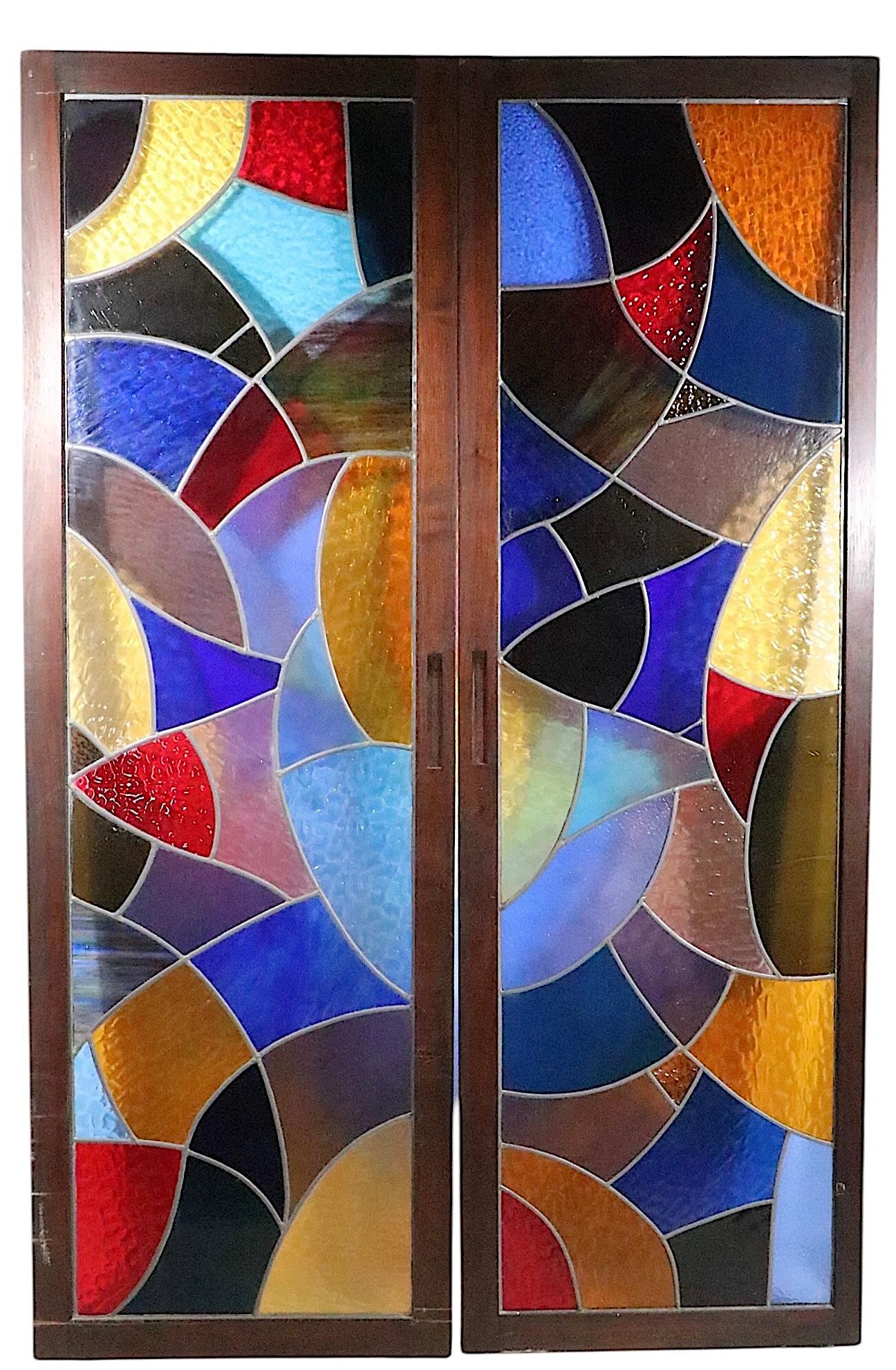 Mid-Century Modern 3 pc. Panneaux de vitrail modernistes vers les années 1970 en vente