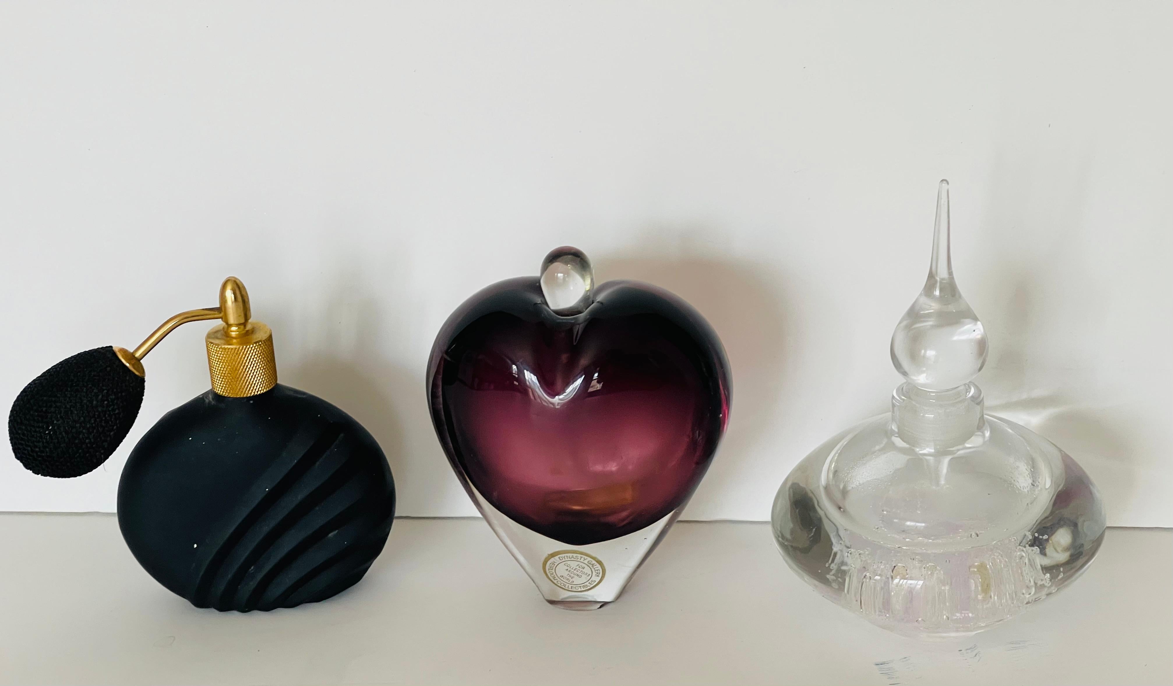 Moderne 3 flacons de parfum en verre d'art Vintage en vente