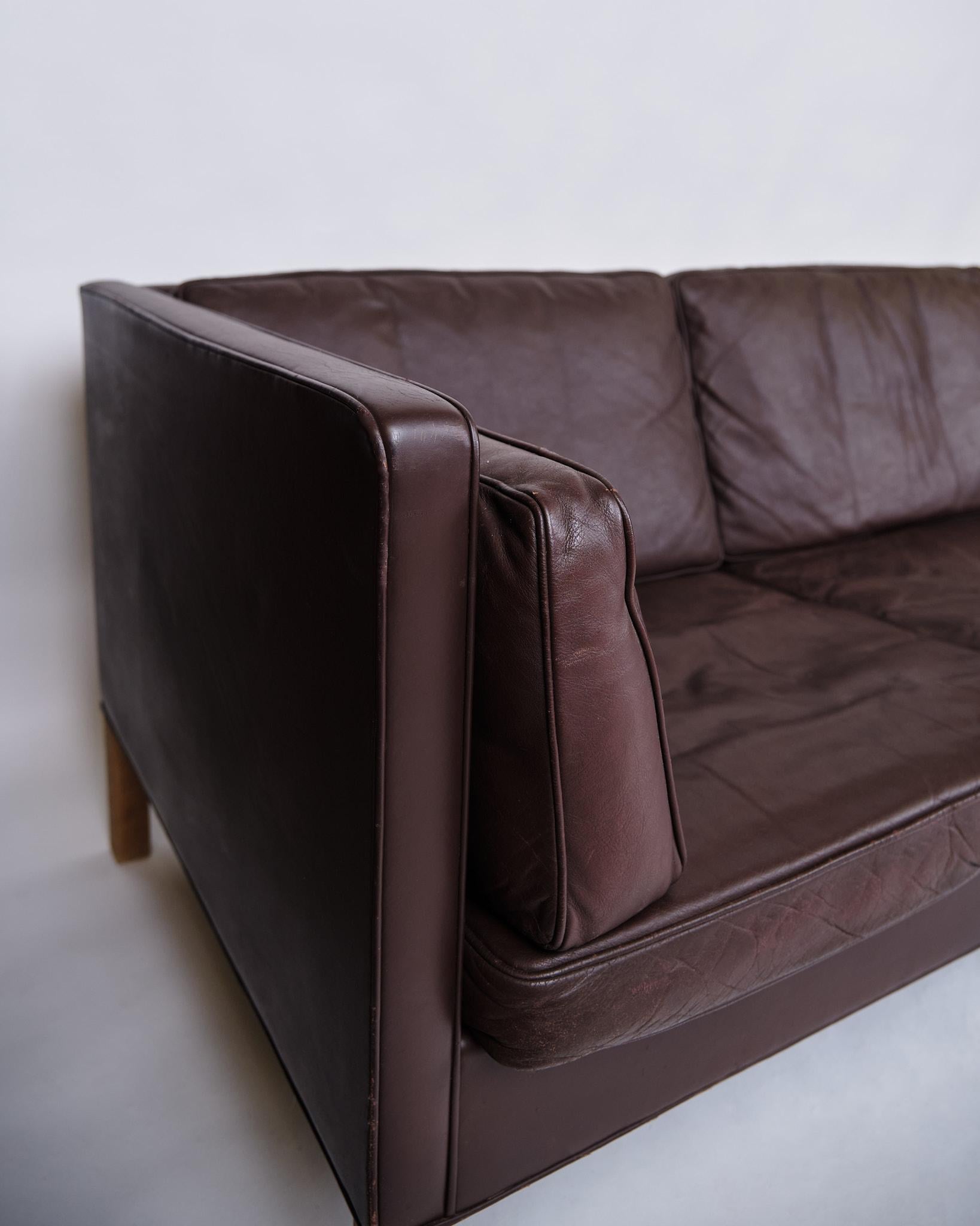 3. Person Sofa Model No. 2442 In Brown Leather By Børge Mogensen From 1960s (Canapé à trois places Model No. 2442 en cuir marron par Børge Mogensen des années 1960) en vente 4