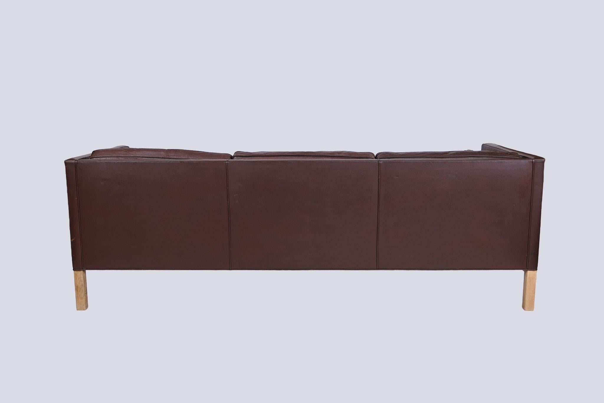 3. Person Sofa Model No. 2442 In Brown Leather By Børge Mogensen From 1960s (Canapé à trois places Model No. 2442 en cuir marron par Børge Mogensen des années 1960) en vente 2