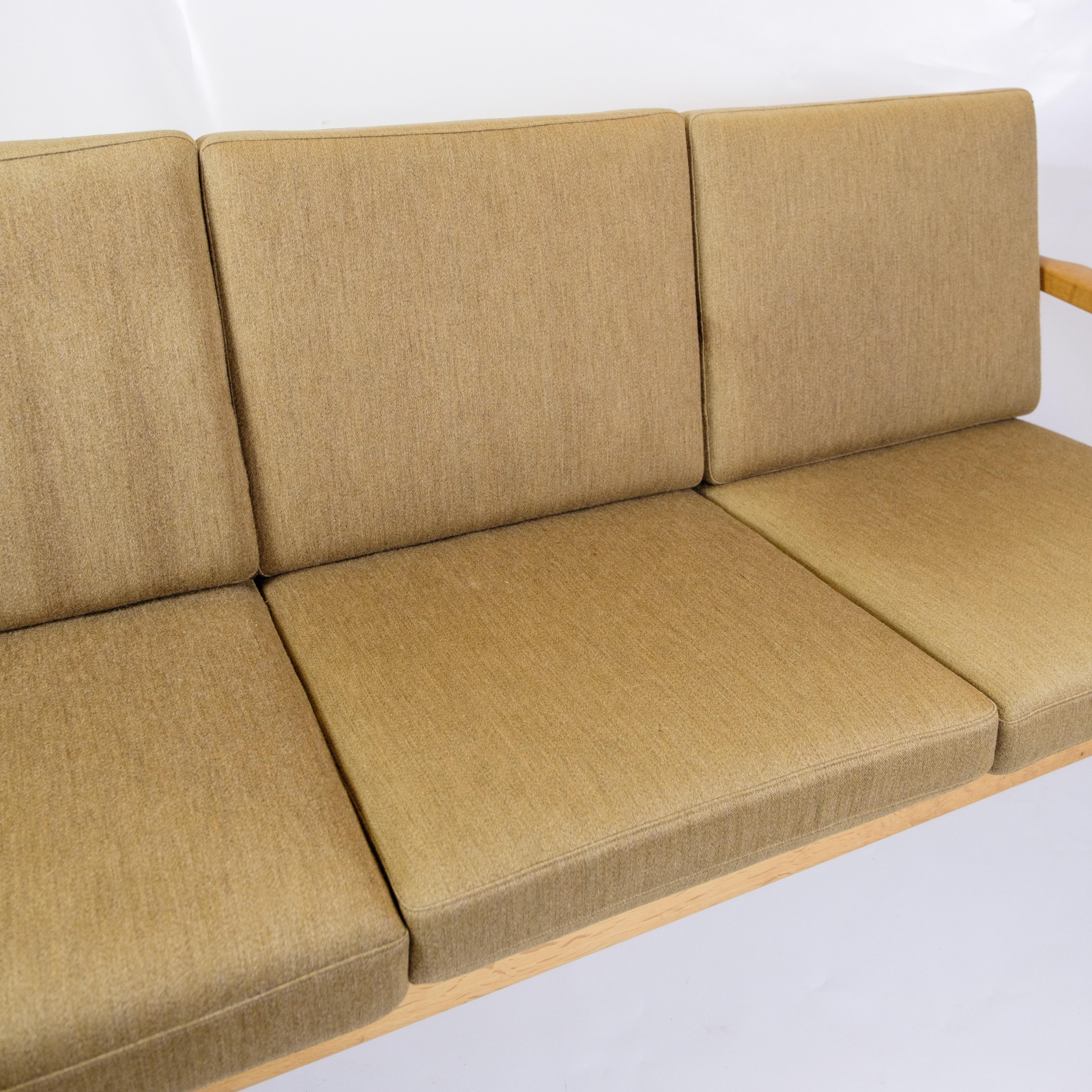 Danese Divano per 3 persone modello GE265/3 in quercia di Hans J. Wegner per Getama degli anni '60 in vendita