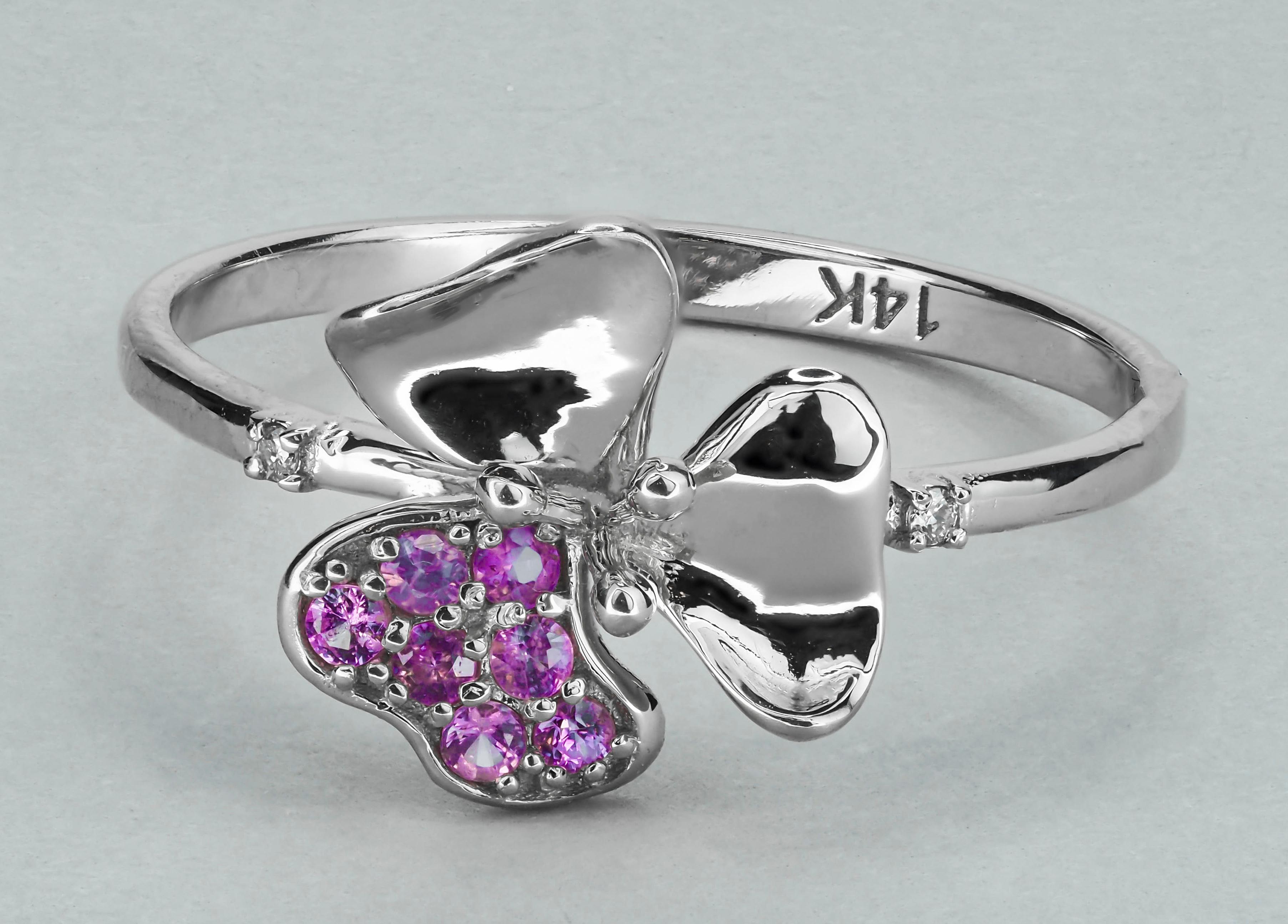 For Sale:  3 petal Flower 14k ring with gemstones. 4