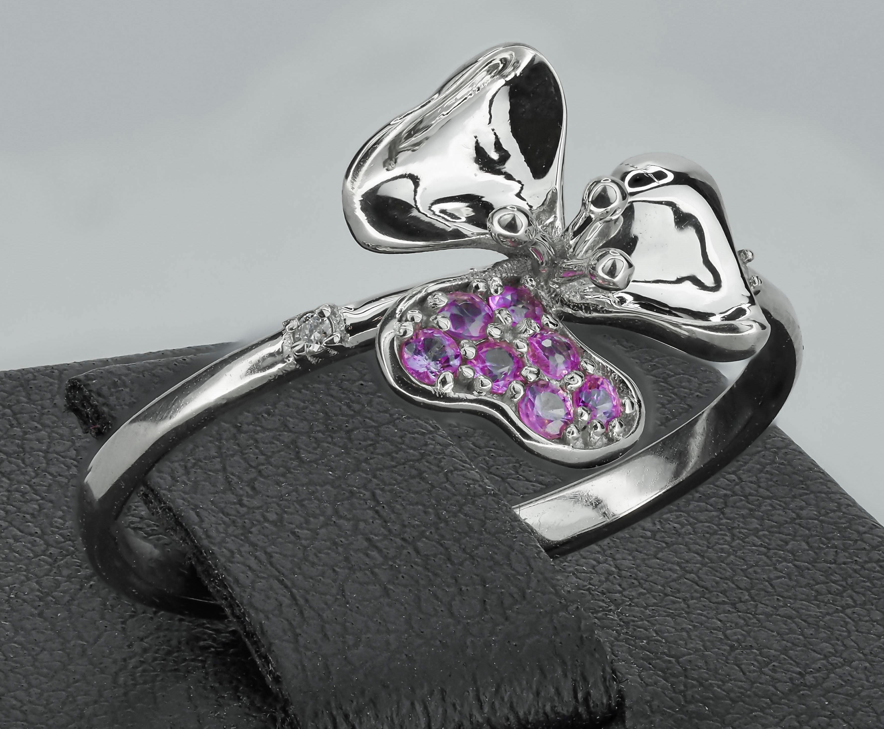 Women's 3 petal Flower 14k ring with gemstones For Sale