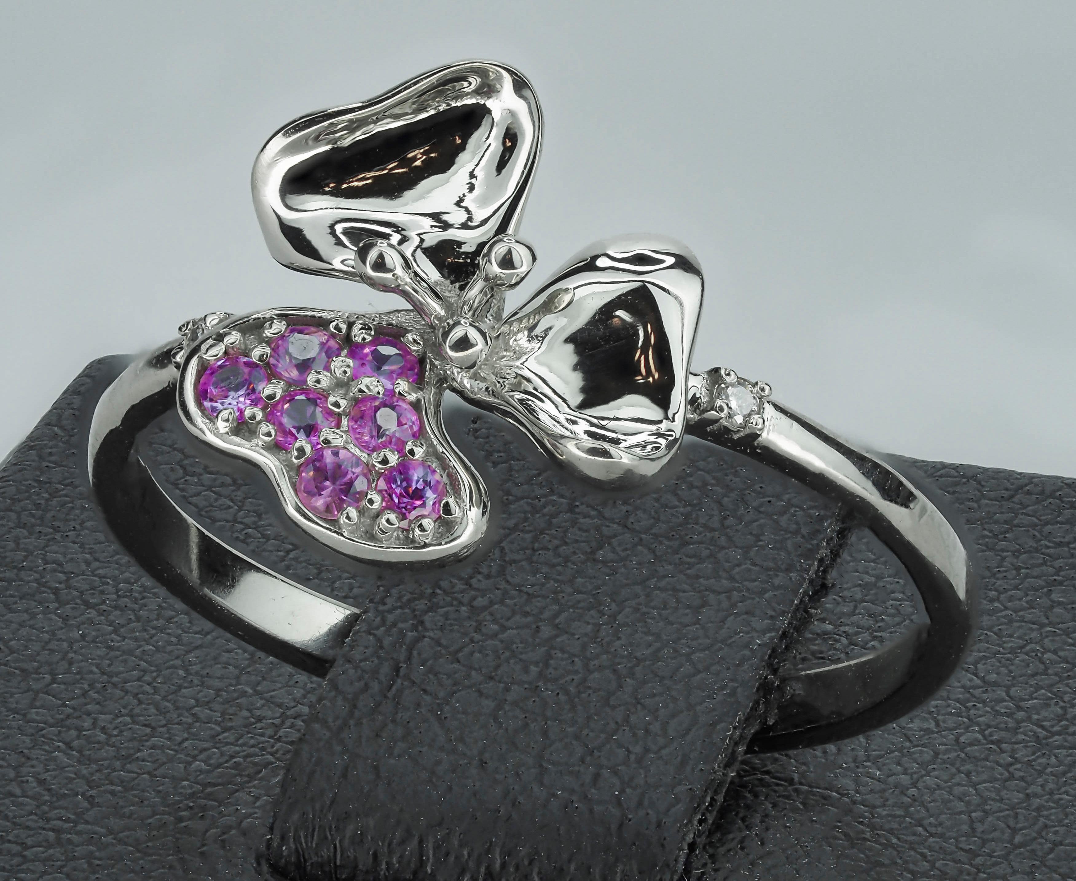 For Sale:  3 petal Flower 14k ring with gemstones. 7