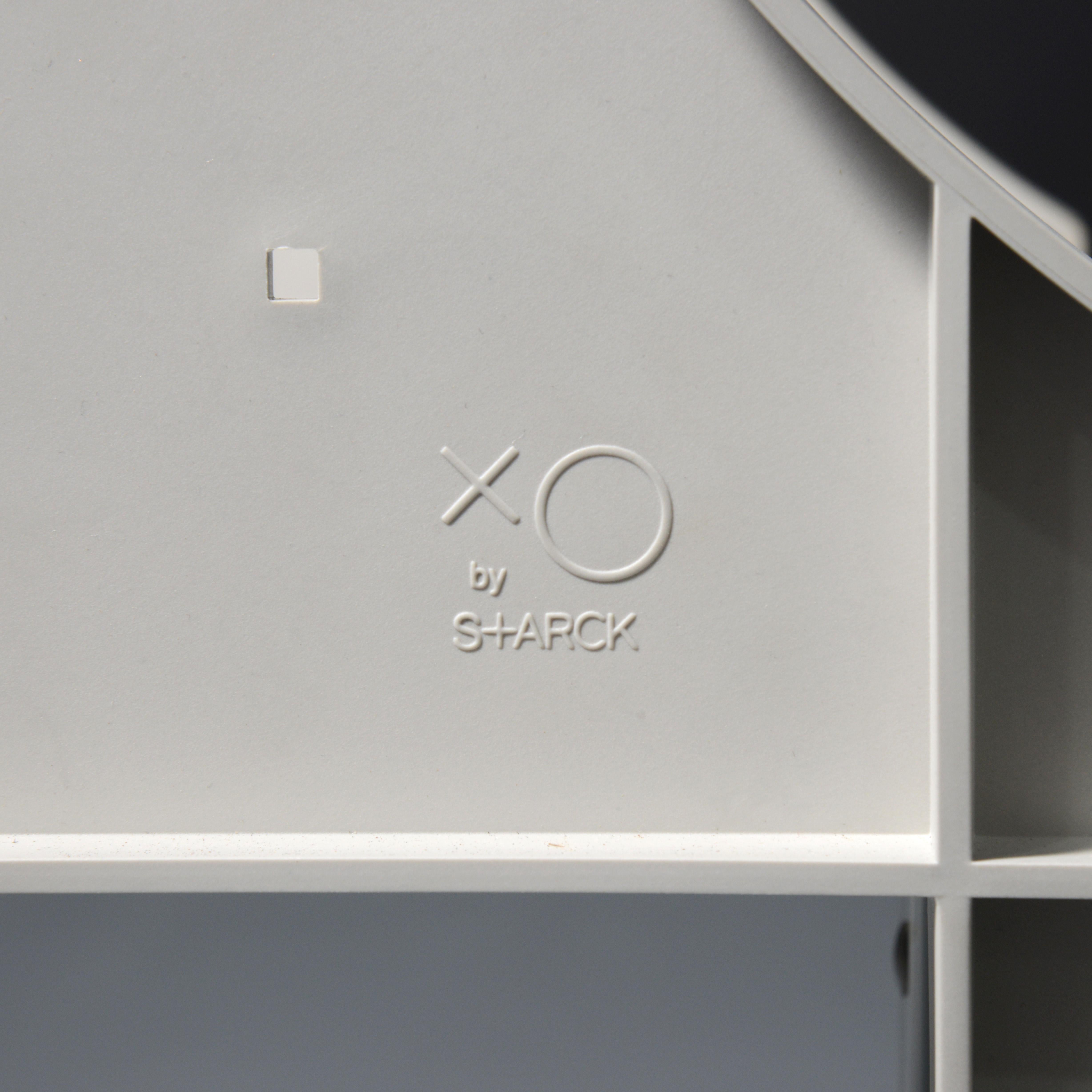 Artistics/Designer ; Fabricant : Philippe Starck (Français, né en 1949) ; XO (France), Luminaire (Détaillant, USA)
Marquage(s) ; notes : signé, marquage(s)
MATERIAL : plastique, tissu
Dimensions (H, L, P) : 33.5 