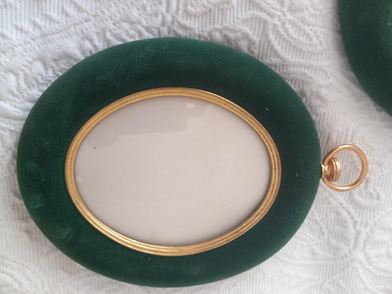 3 Photo Frames, Picture Frame, Virtorian of Emerald Green Velvet and Brass For Sale 4