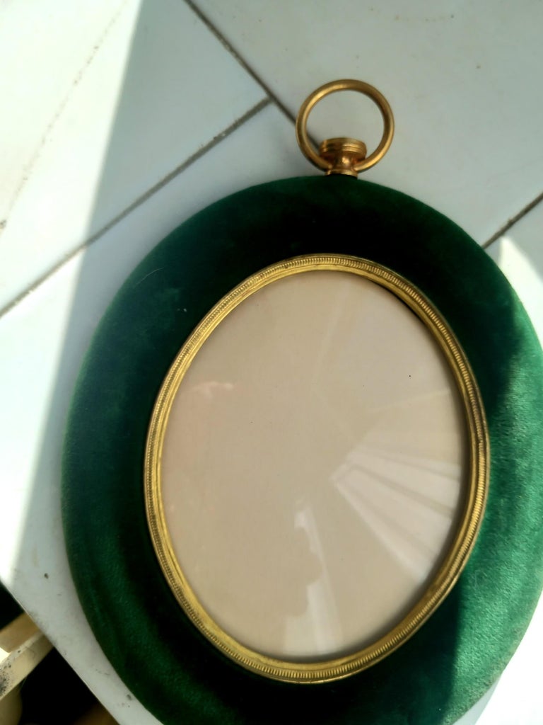 3 Photo Frames, Picture Frame, Virtorian of Emerald Green Velvet and Brass For Sale 7