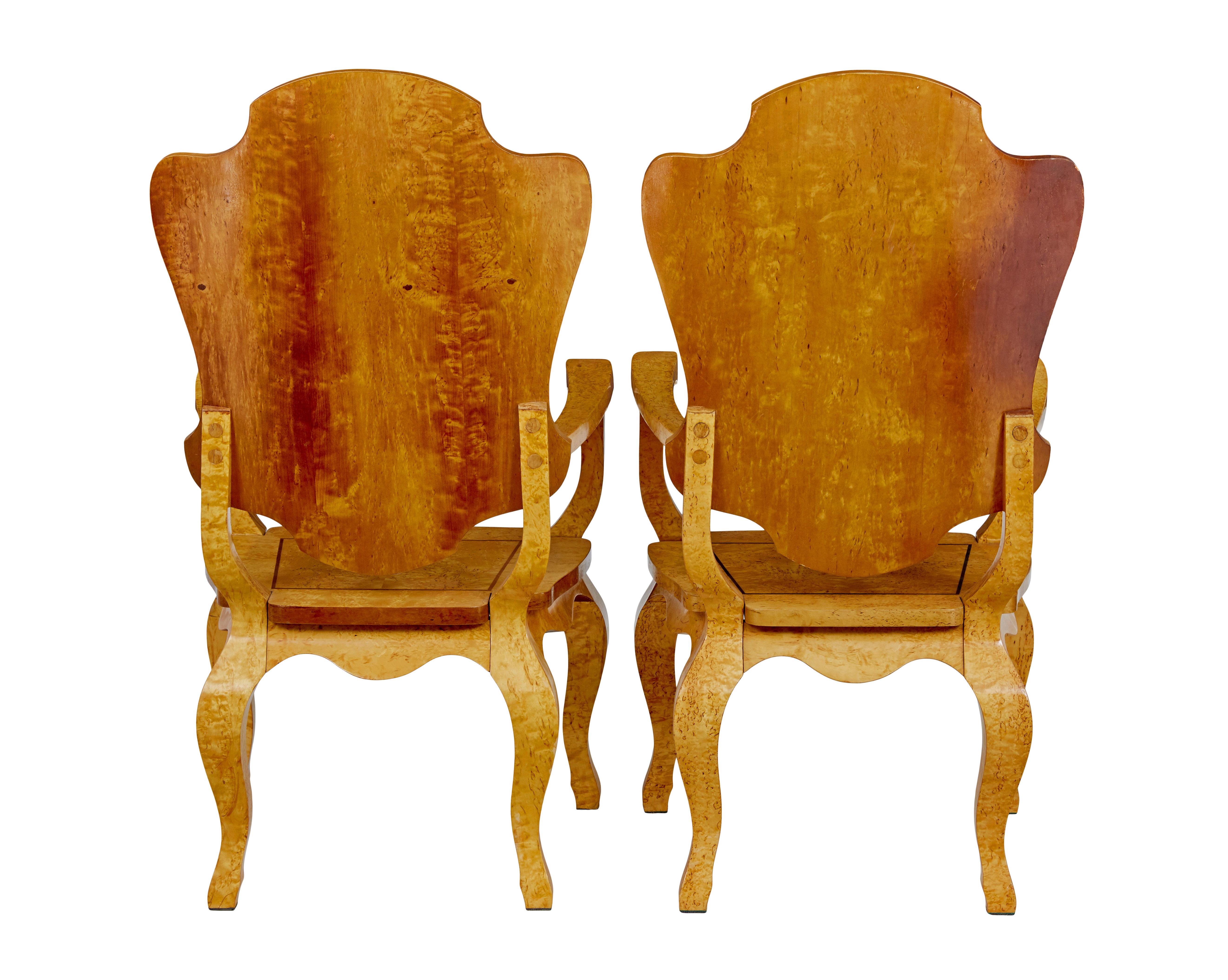Table à jeux et fauteuils en loupe de bouleau 3 pièces du 20e siècle Bon état - En vente à Debenham, Suffolk