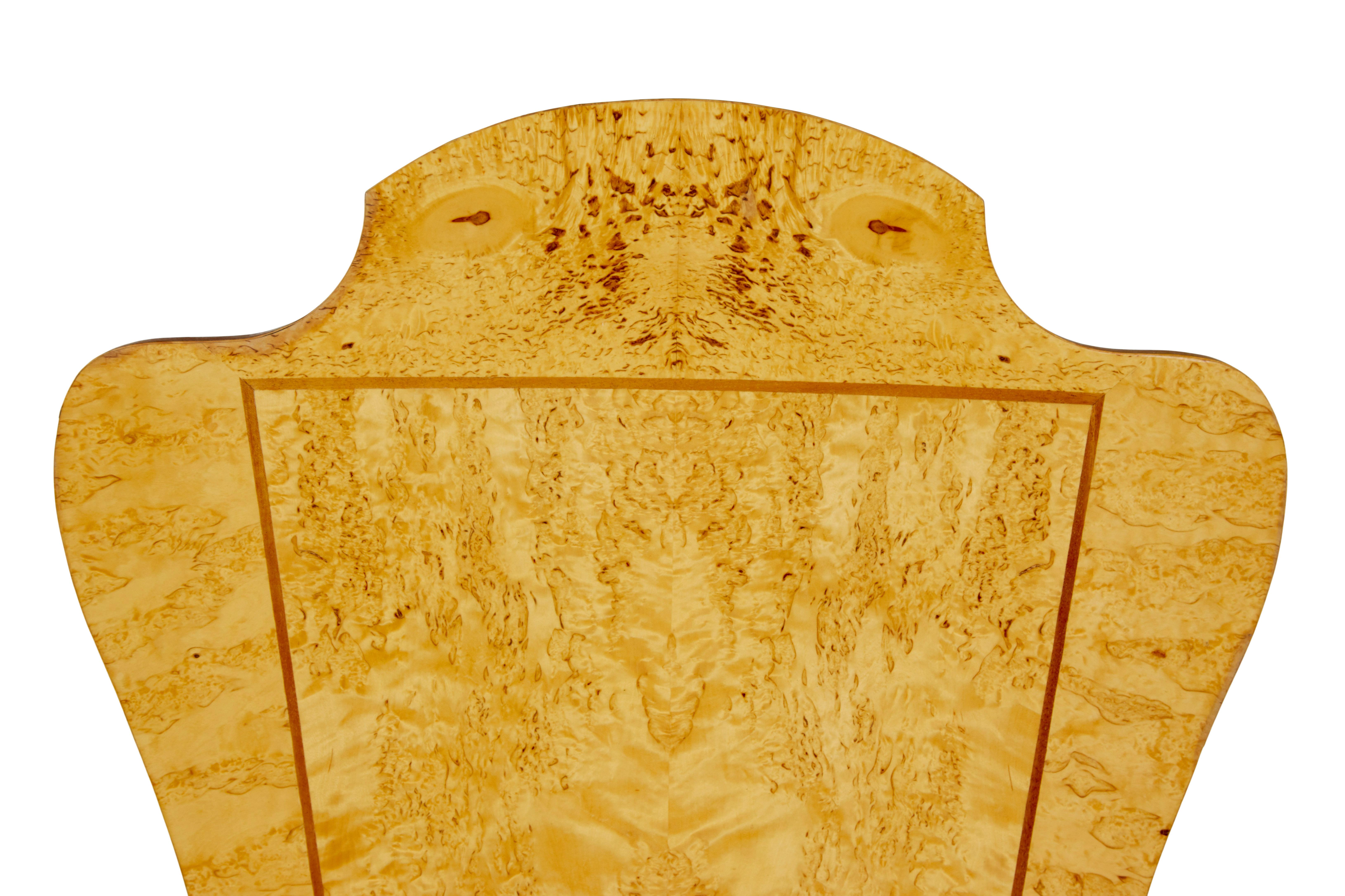 Bouleau Table à jeux et fauteuils en loupe de bouleau 3 pièces du 20e siècle en vente