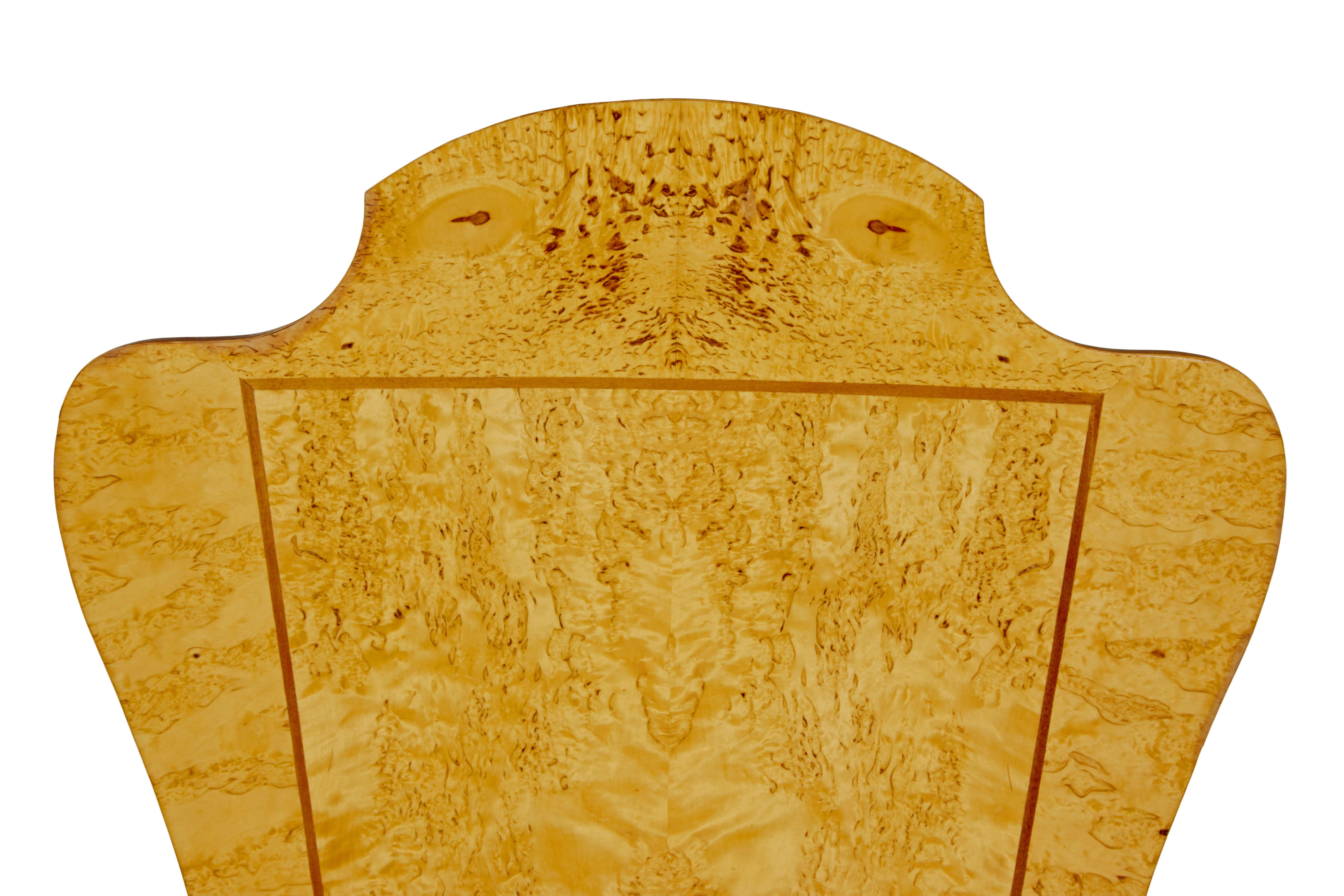 Bouleau Table à jeux et fauteuils en loupe de bouleau 3 pièces du 20e siècle en vente