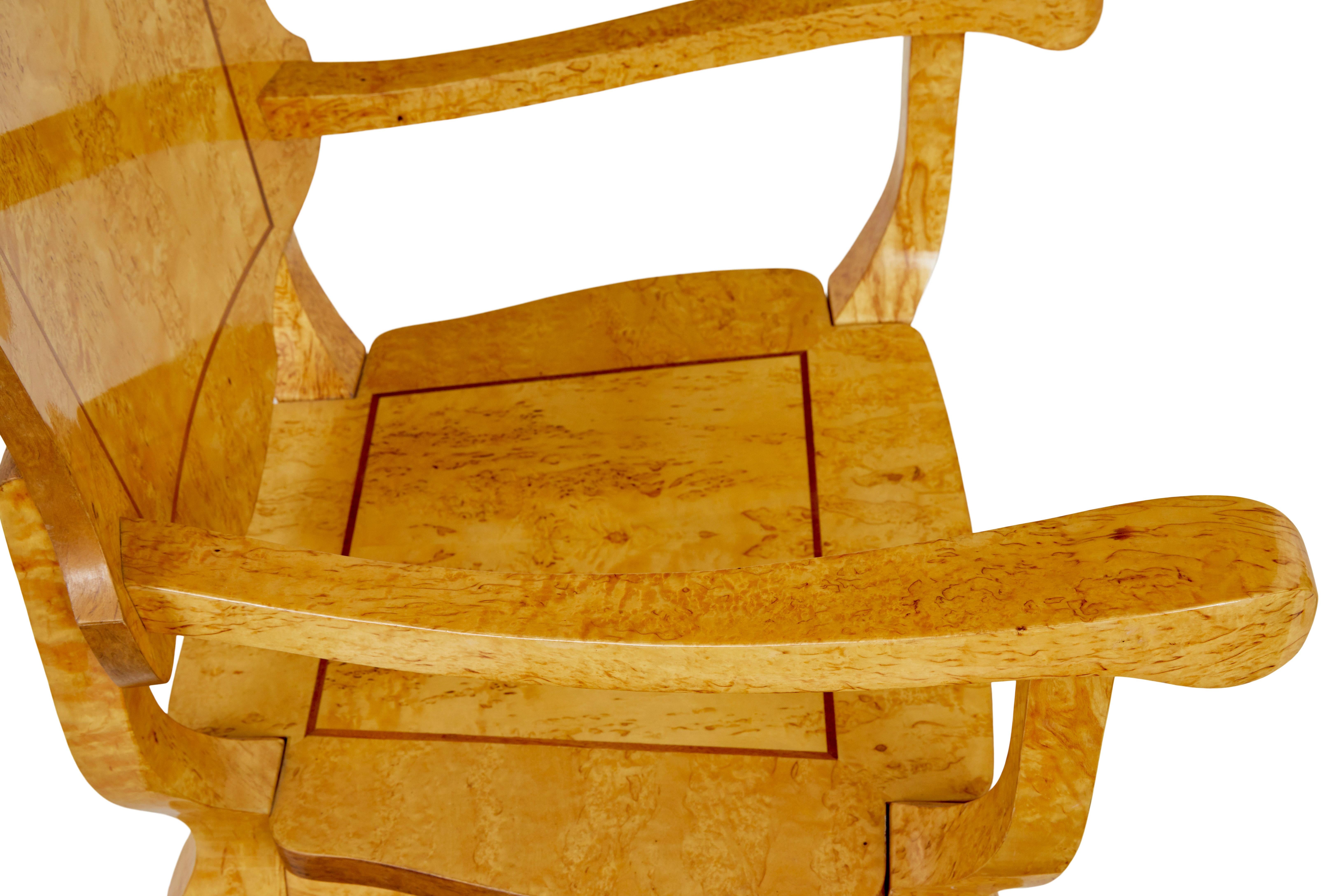 Table à jeux et fauteuils en loupe de bouleau 3 pièces du 20e siècle en vente 1