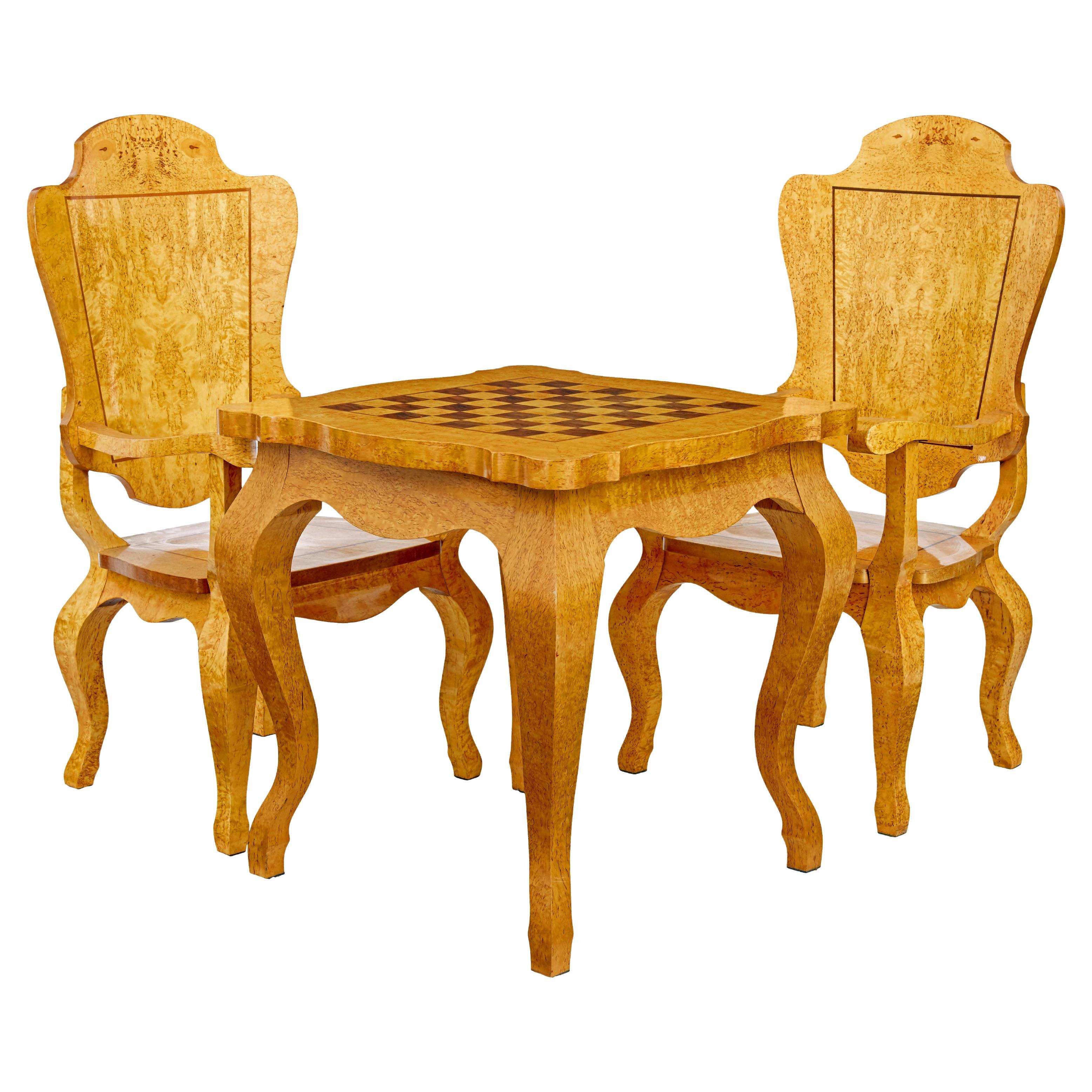 Table à jeux et fauteuils en loupe de bouleau 3 pièces du 20e siècle en vente