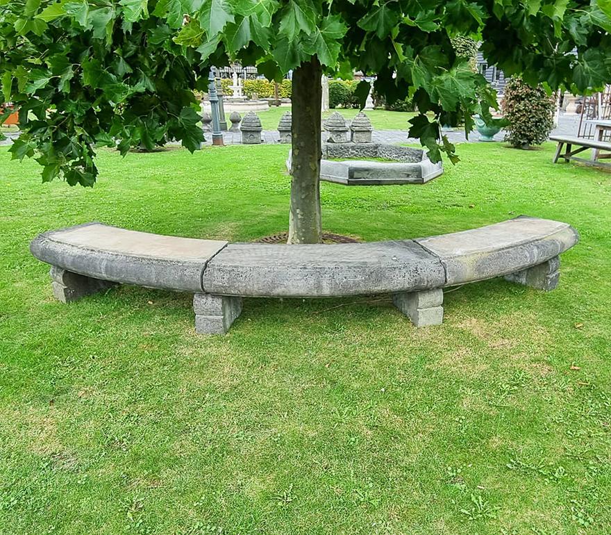 Nice 3-pieces bluestone garden bench from the 19th Century.
Made out of Belgian bluestone pieces.
