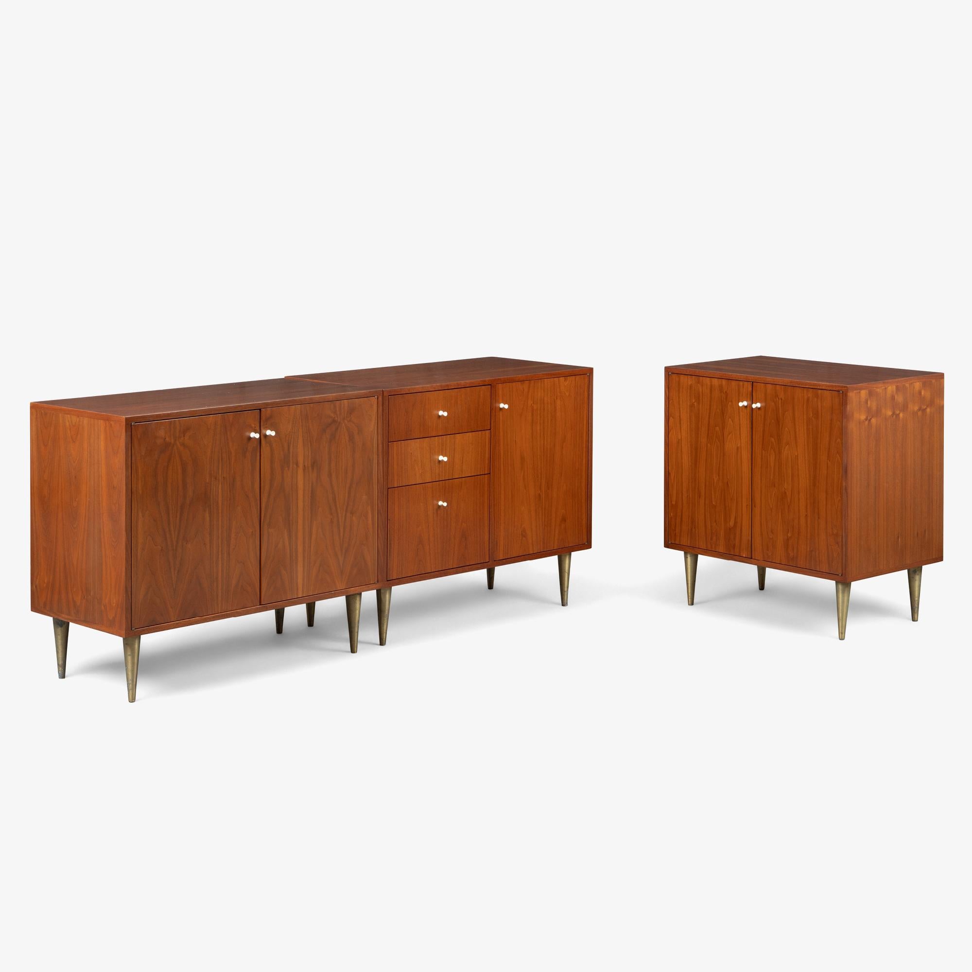 Der legendäre George Nelson hinterließ ein bleibendes Vermächtnis an zukunftsweisendem Design, das Herman Miller bis heute in Ehren hält. Als einflussreicher Designdirektor der Marke schuf Nelson ein Werk, das sowohl ikonisch als auch unverkennbar