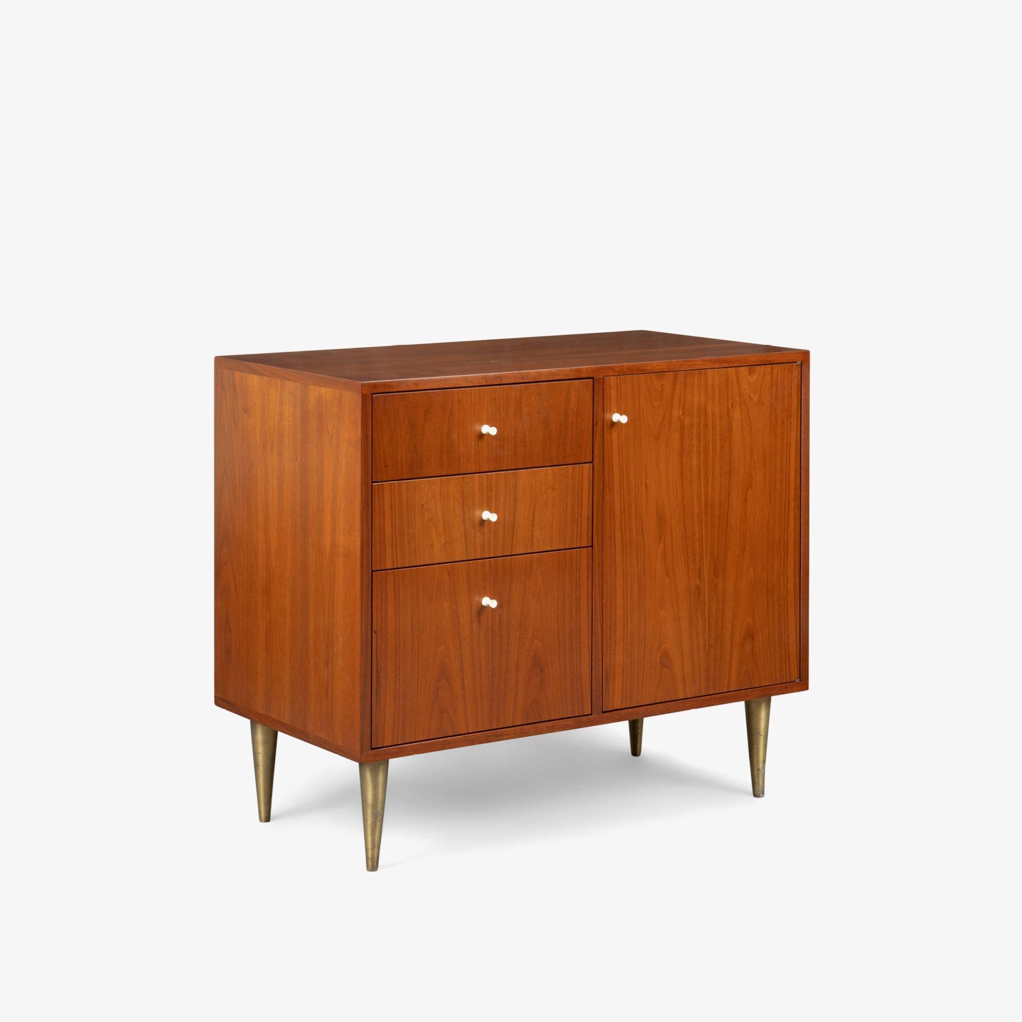 3-teilige Credenza aus Nussbaum, Emaille und Messing im In the style of George Nelson (Mitte des 20. Jahrhunderts) im Angebot