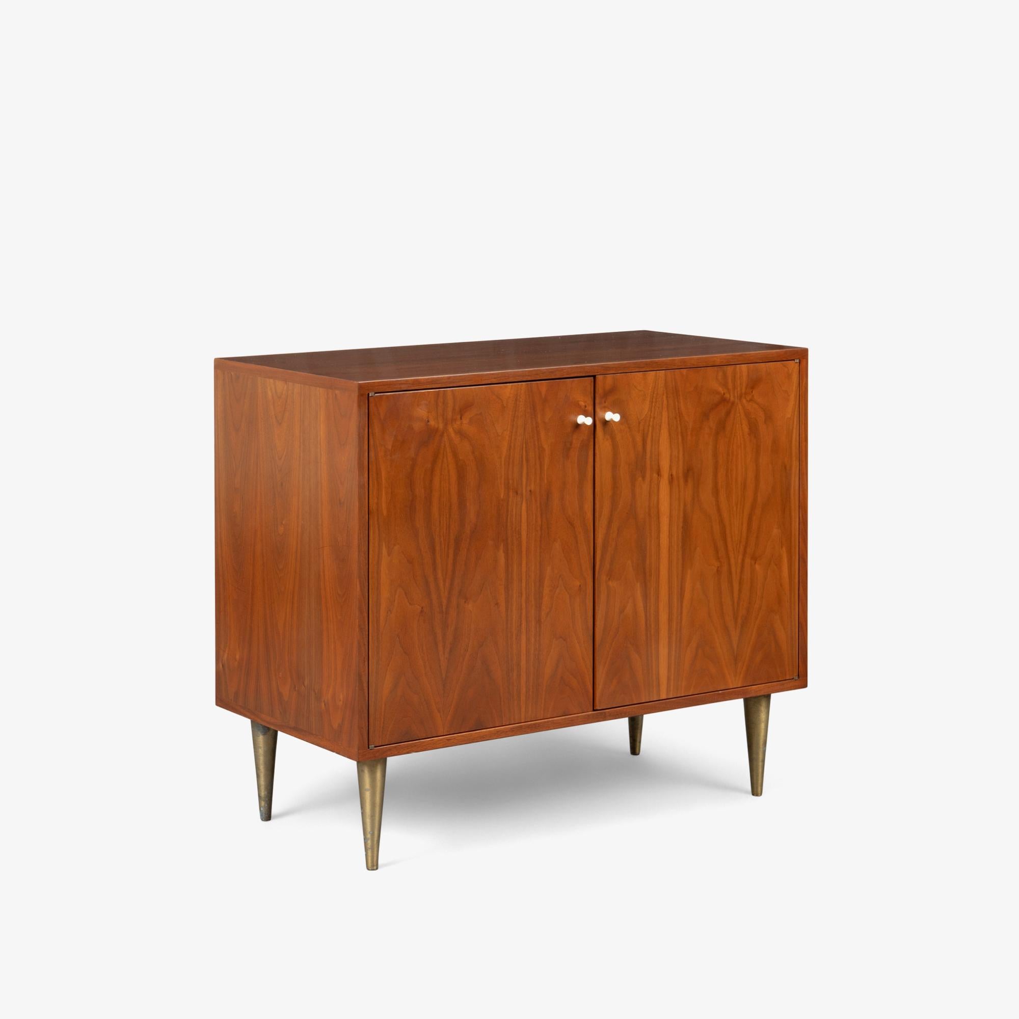 3-teilige Credenza aus Nussbaum, Emaille und Messing im In the style of George Nelson im Angebot 1