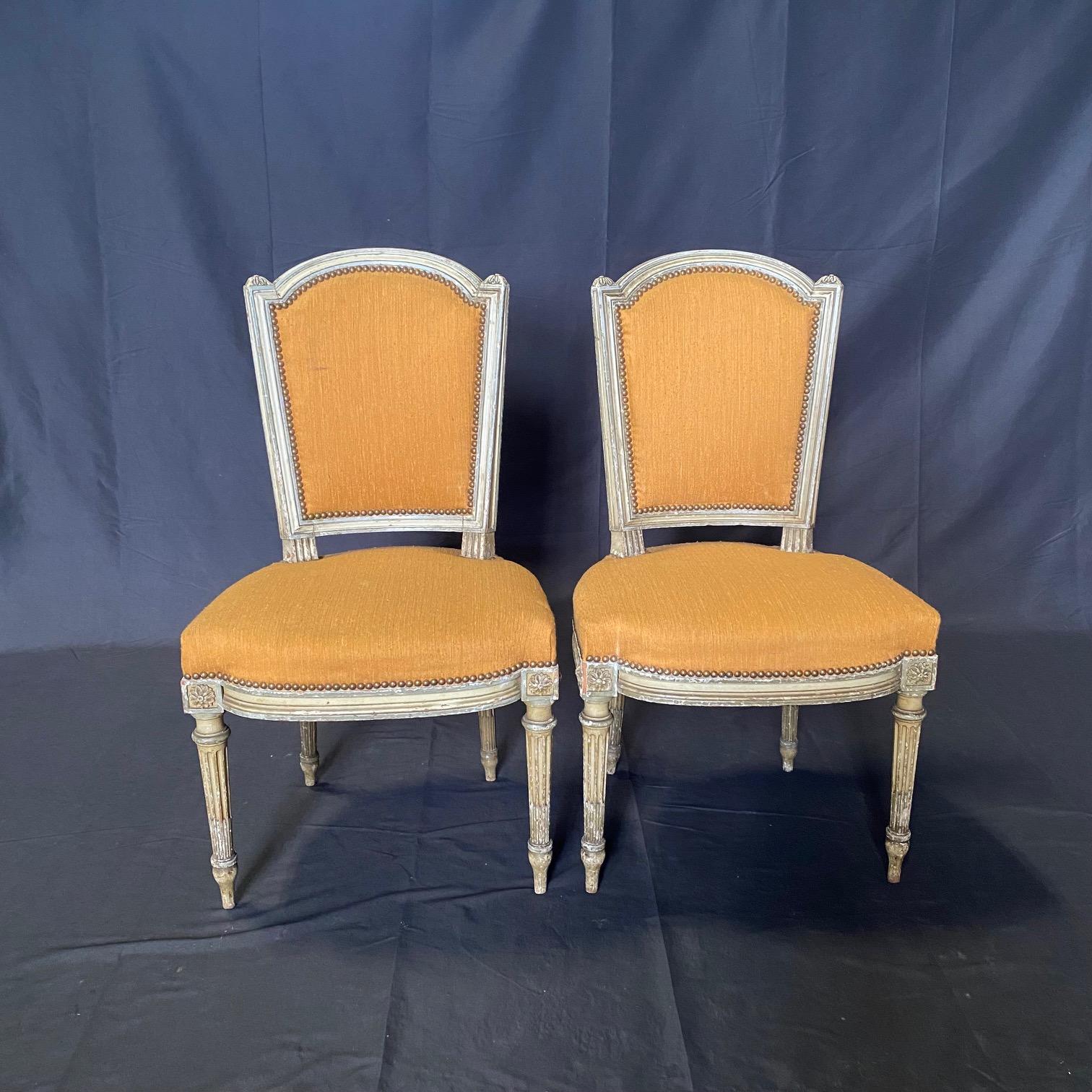 3 pezzi di un elegante e raro set da salotto classico francese Luigi XVI del XIX secolo 5