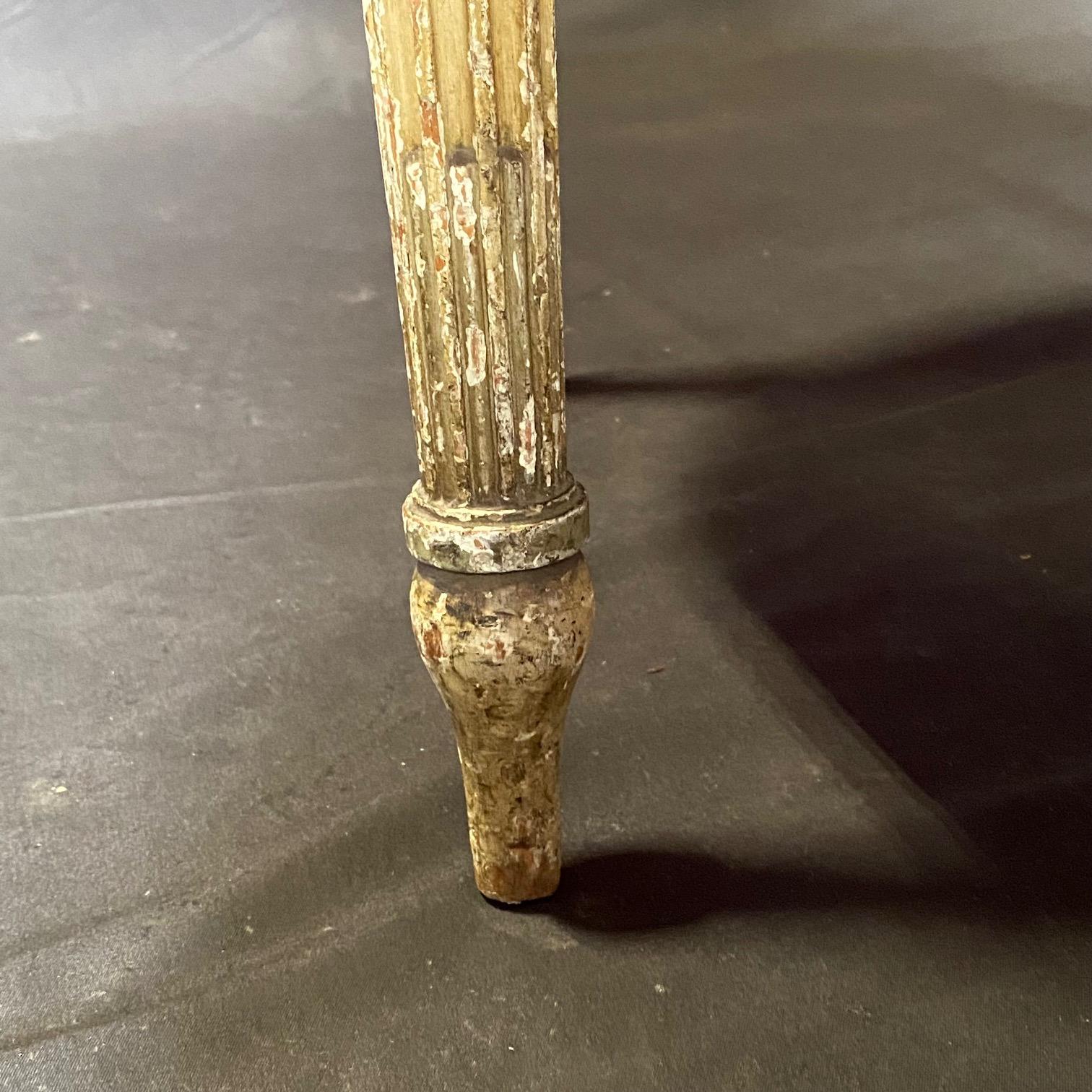 3 pezzi di un elegante e raro set da salotto classico francese Luigi XVI del XIX secolo 12