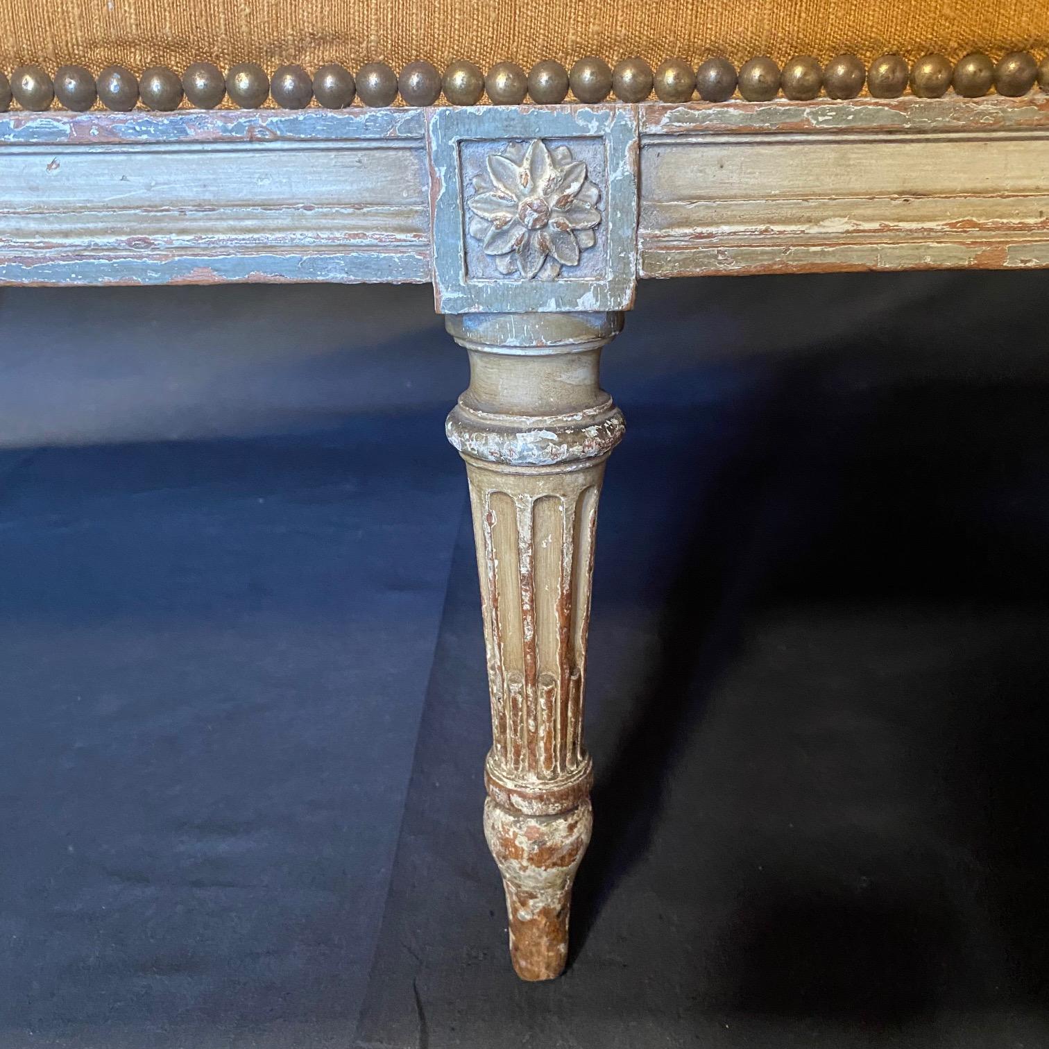 3 pezzi di un elegante e raro set da salotto classico francese Luigi XVI del XIX secolo 1