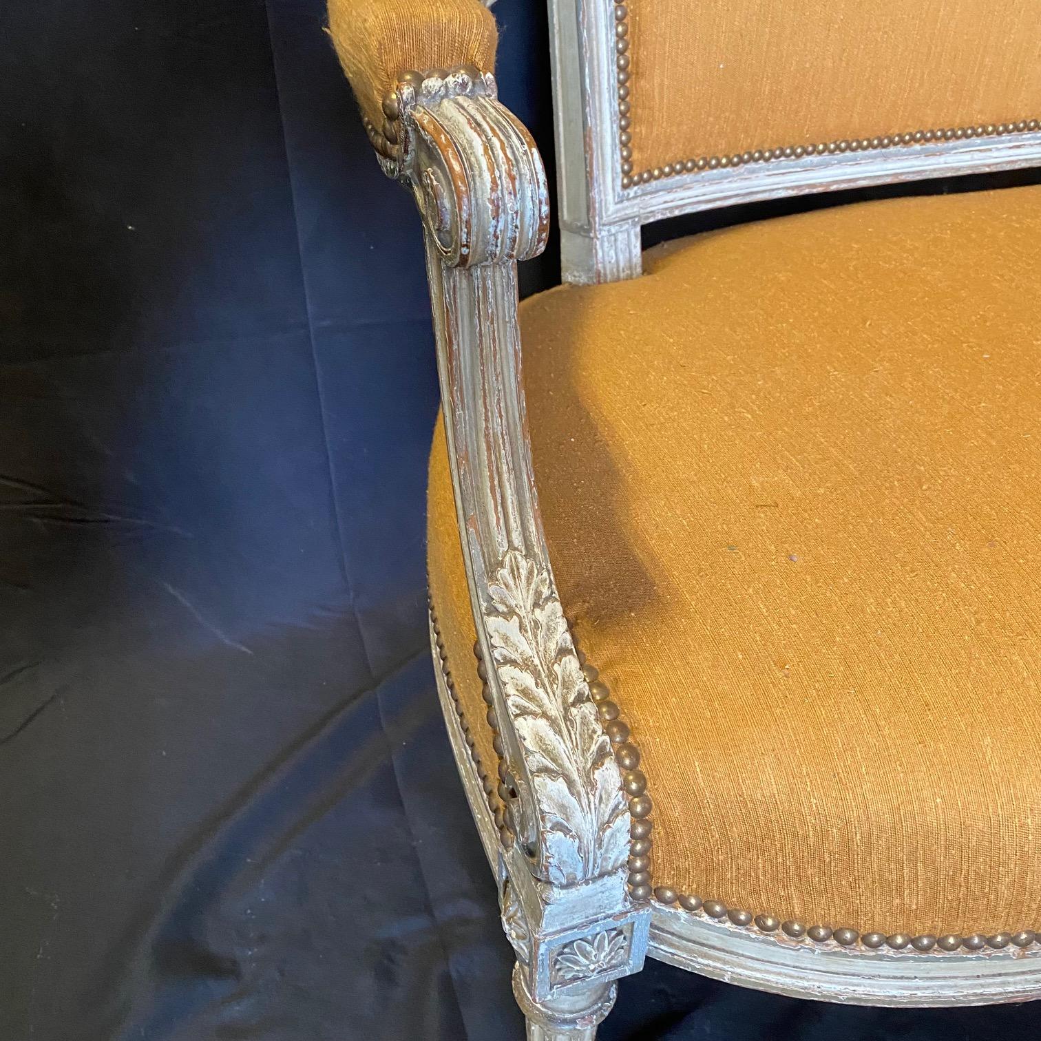 3 pezzi di un elegante e raro set da salotto classico francese Luigi XVI del XIX secolo 2