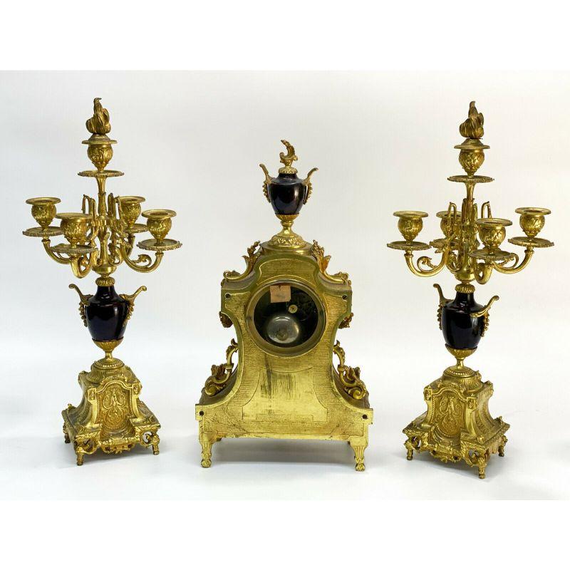 3 Stück vergoldete Bronze-Uhr-Garnitur, spätes 19./ frühes 20. Jahrhundert im Angebot 5