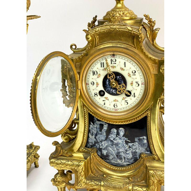 3 Stück vergoldete Bronze-Uhr-Garnitur, spätes 19./ frühes 20. Jahrhundert (19. Jahrhundert) im Angebot