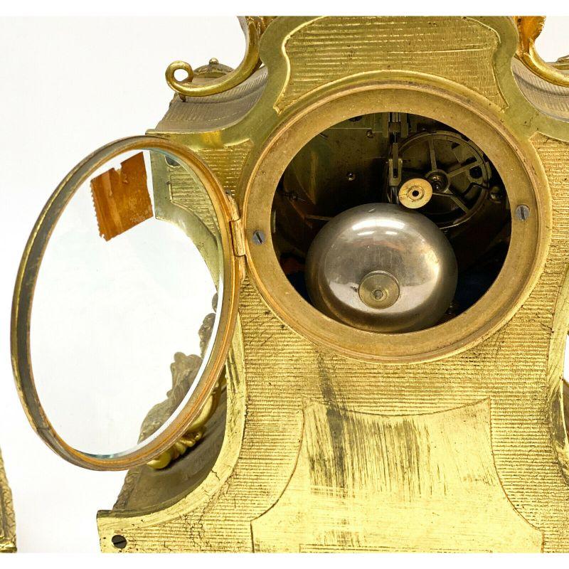 3 Stück vergoldete Bronze-Uhr-Garnitur, spätes 19./ frühes 20. Jahrhundert im Angebot 2
