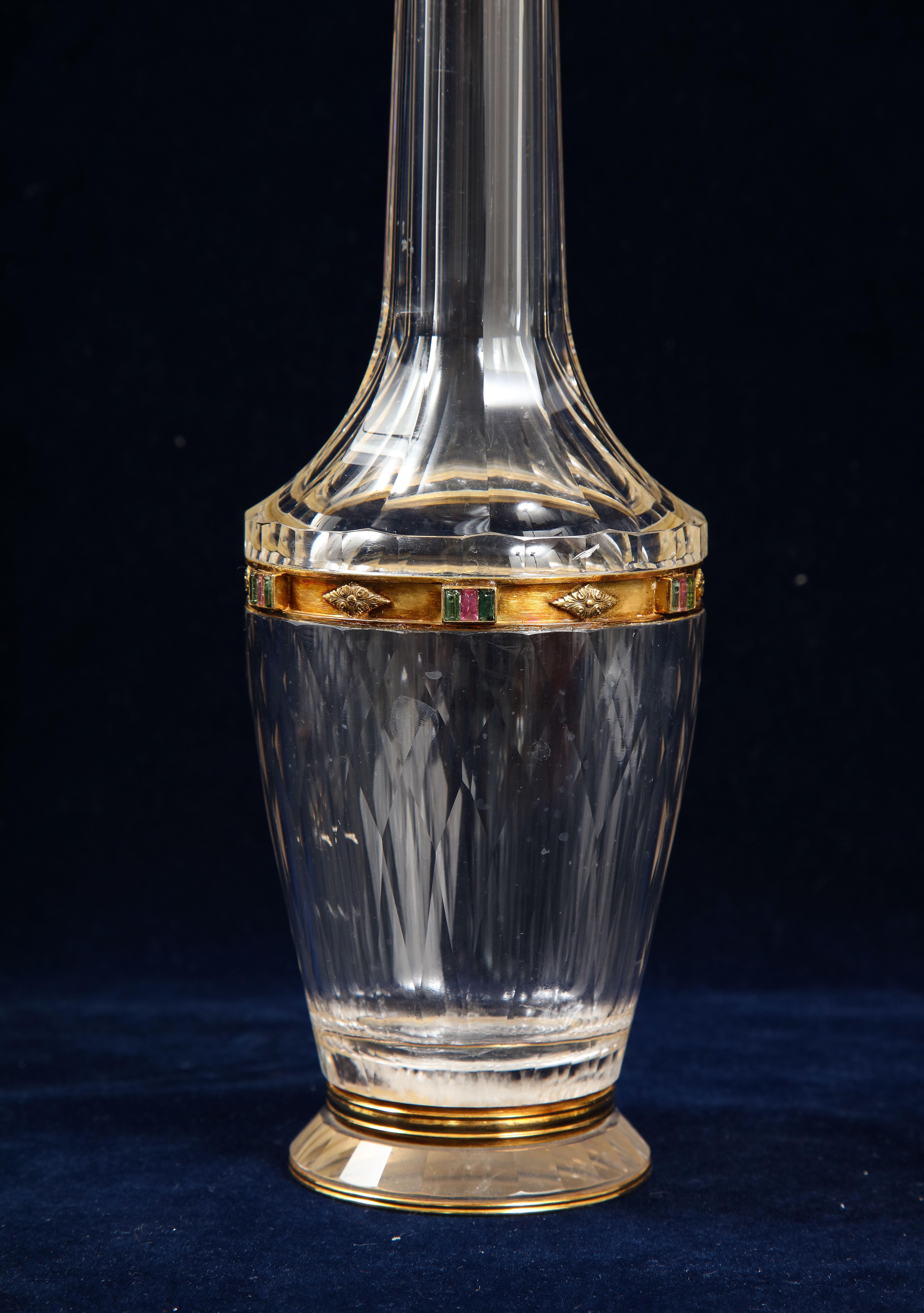 Juego de Decantador de 3 Piezas Tallado en Cristal de Roca Montado en Oro y Joyas, en Estuche Original en venta 3